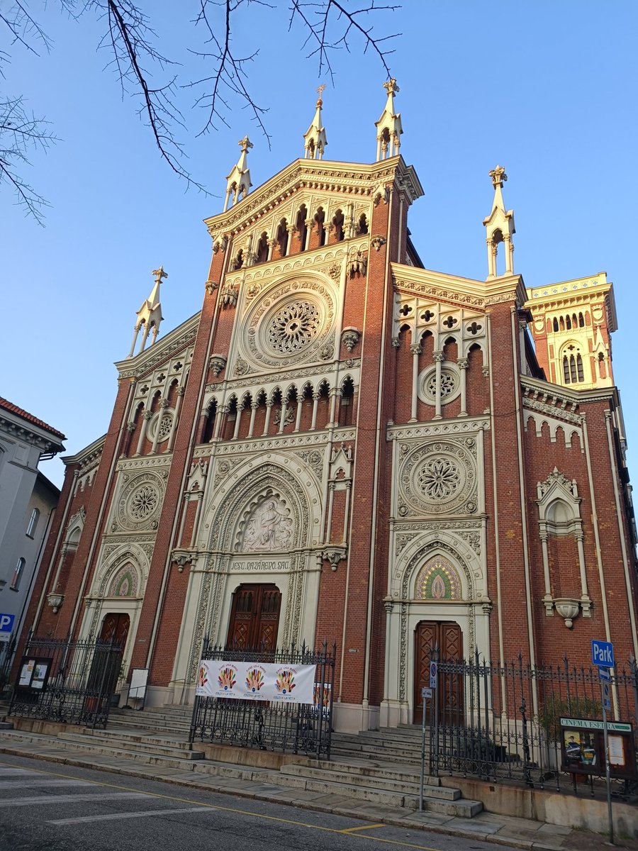 sanguemxto's tweet photo. La chiesa del Gesù Nazareno dove sono stato battezzato è bellissima
In una giornata di sole lo stile gotico della facciata appare in tutto il suo splendore ✨
#CitTurin
#architecture
#gotica
#photography
Torino Ottobre 2024
📷 Xiaomi redmi 11t https://t.co/Th1CKep0oG
