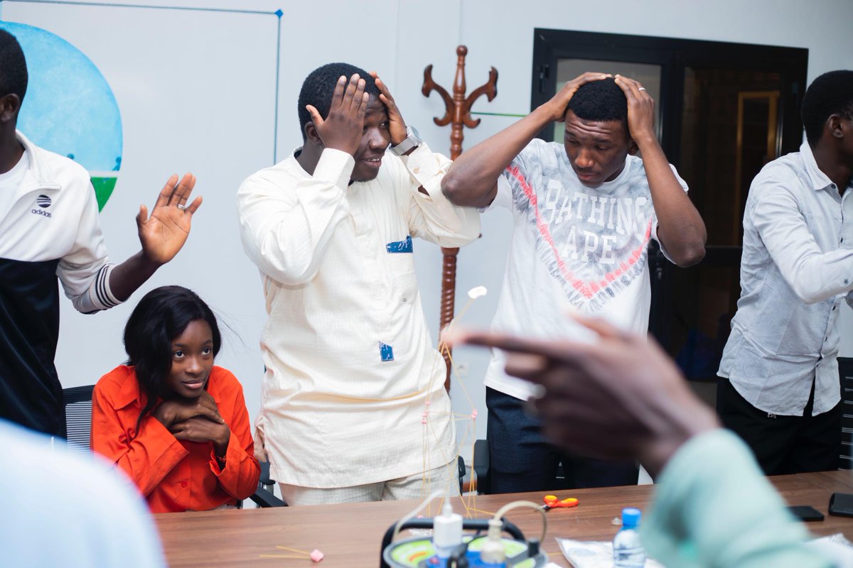 Dans la continuité des activités d'opérationnalisation d'#UNIPOD au Mali, 20 étudiants de l'ENI et les lauréats de l'innovation challenge sur l'énergie, participent à une formation sur l'innovation et l'entrepreneuriat ces 28 et 29 novembre à l’ENI.
#Mali #ODD #AccLab #Jeunesse