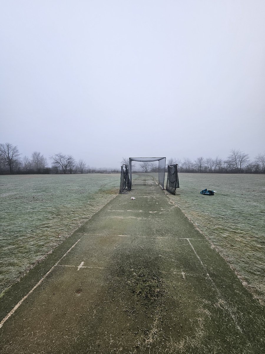 talhahmd's tweet photo. Training outdoors at -3.5°C. When there's no regular access to indoor facilities. #CricketGermany https://t.co/0rYONbXSMN