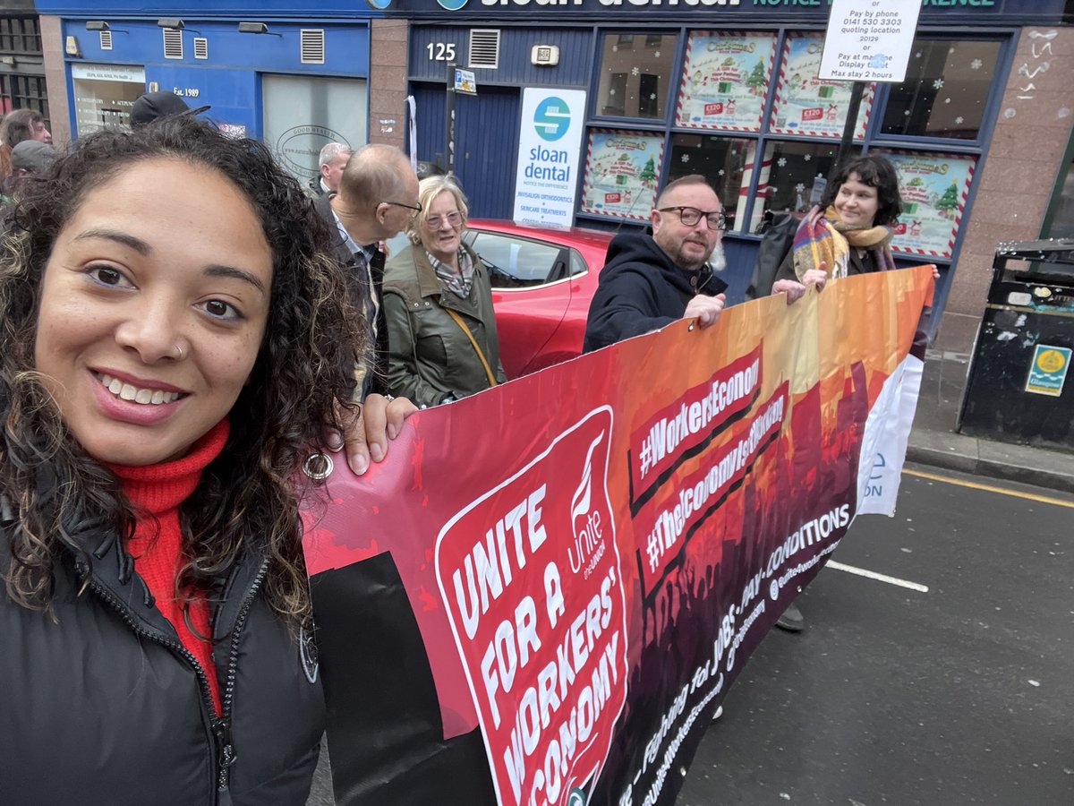 UniteEconomy's tweet photo. And we’re off
@ScottishTUC St Andrews Day, March and Rally . The people united will never be defeated ✊🏽
#endracism #endfacism https://t.co/Gec511yHuN