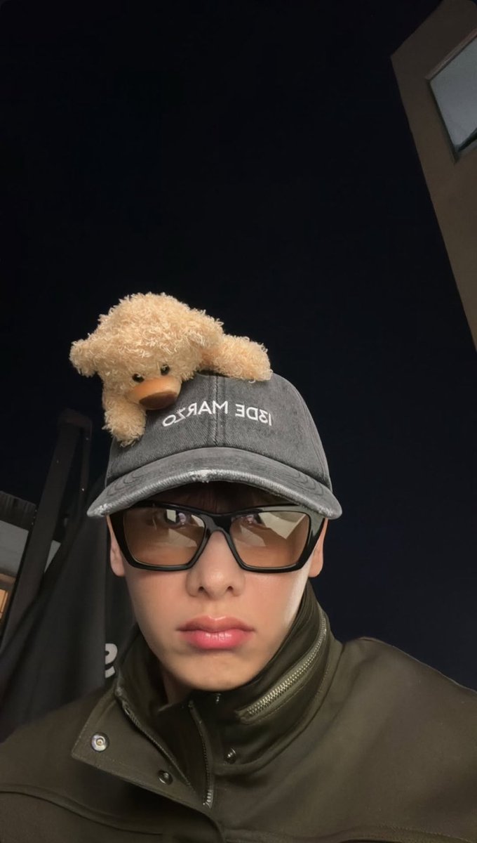 I see two bears in this photo 🧸