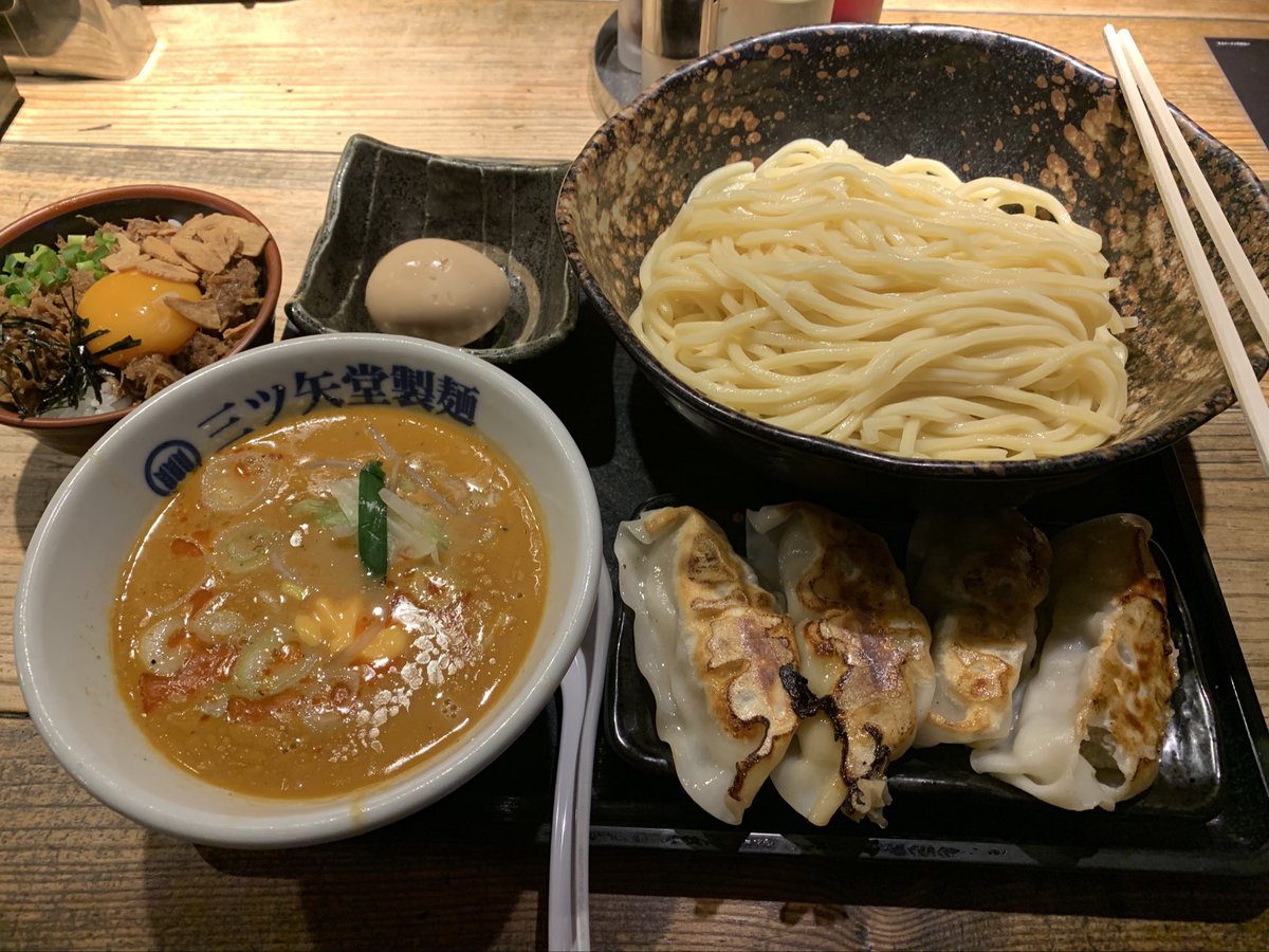 今日はリア友と家族3人で三ツ矢堂製麺に来た
四川坦々つけ麺食ったらめっちゃ美味い(　ﾟдﾟ)ﾝﾏｯ!