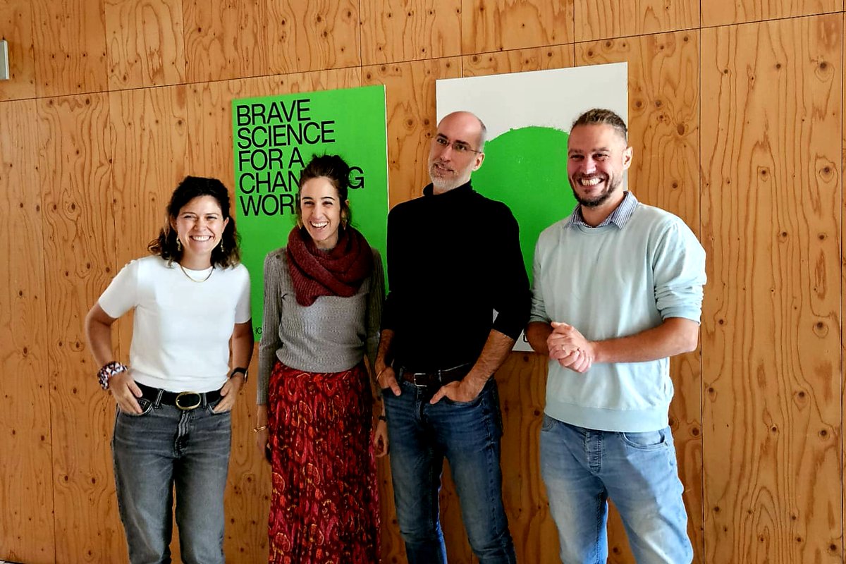 María Ruiz de Gopegui (@maria_gopegi) on Twitter photo A huge thank you to my amazing supervisors, @MartaOlazabal & <a href="/VaneBailo/">Vanesa Castán Broto</a>, and to my tutor <a href="/ianguelovski/">Isabelle Anguelovski</a> for their unwavering support.
Grateful also to my thesis tribunal <a href="/JLangemeyer/">Johannes Langemeyer</a>, <a href="/LChelleri/">Lorenzo Chelleri</a> & <a href="/cassidyjohnson/">Cassidy Johnson</a>, and the key funding received from <a href="/CienciaGob/">Ministerio de Ciencia, Innovación y Universidades</a> & <a href="/FulbrightSpain/">Fulbright España</a> 🙏 A huge thank you to my amazing supervisors, @MartaOlazabal & <a href="/VaneBailo/">Vanesa Castán Broto</a>, and to my tutor <a href="/ianguelovski/">Isabelle Anguelovski</a> for their unwavering support.
Grateful also to my thesis tribunal <a href="/JLangemeyer/">Johannes Langemeyer</a>, <a href="/LChelleri/">Lorenzo Chelleri</a> & <a href="/cassidyjohnson/">Cassidy Johnson</a>, and the key funding received from <a href="/CienciaGob/">Ministerio de Ciencia, Innovación y Universidades</a> & <a href="/FulbrightSpain/">Fulbright España</a> 🙏
