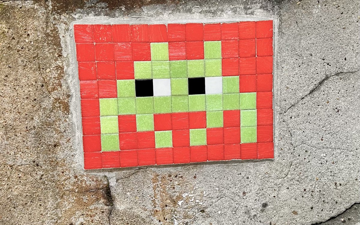 dazbuffylover's tweet photo. Always like finding the quirky things when in London https://t.co/HHpOd83CgA
