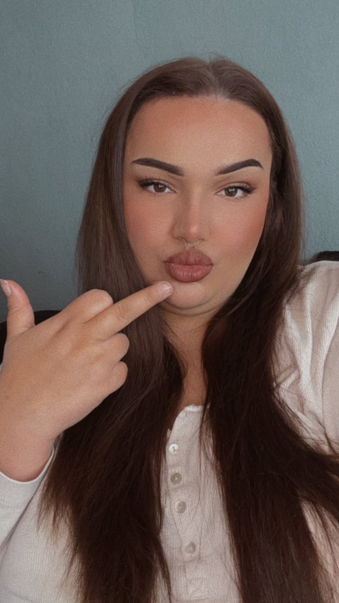 Deine einzigste Bestimmung ist mir dein Geld zu den Füßen zulegen! Du gehorchst nur mir. Den einzigsten Orgasmus den du verspüren wirst, ist der wenn du zahlst. 
Denn zahlen ist das was dich geil macht! 

Ich will das dein Mini Schwanz anfängt zu tropfen wenn du mich siehst!😛