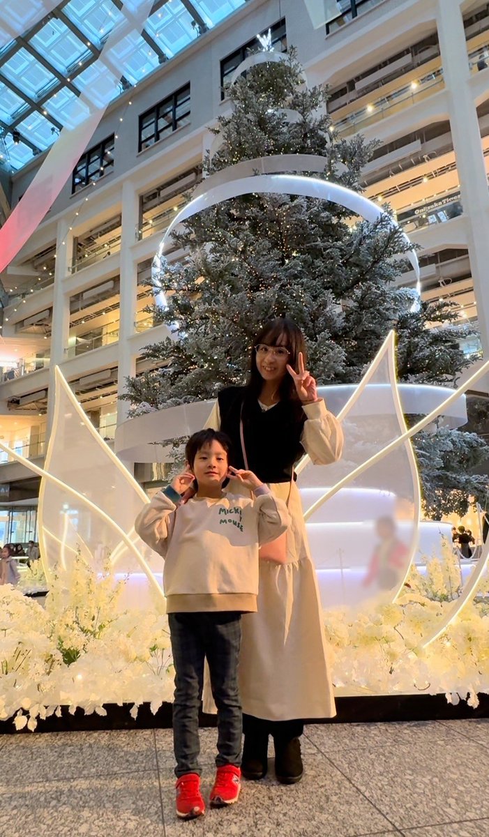 ryuca62417's tweet photo. イルミネーションがキレイな季節✨
大好きな季節になりました♥
ＫＩＴＴＥのクリスマスイベント
「ＷＨＩＴＥ ＫＩＴＴＥ」
毎年、綺麗にツリーが飾られています🎄
#クリスマスイベント
#KITTE
#WHITEKITTE
#丸ビルクリスマス
#撮影会モデル
#男の子モデル
#ママモデル
#写真好き
#ポートレート https://t.co/Vs3CseIqLH