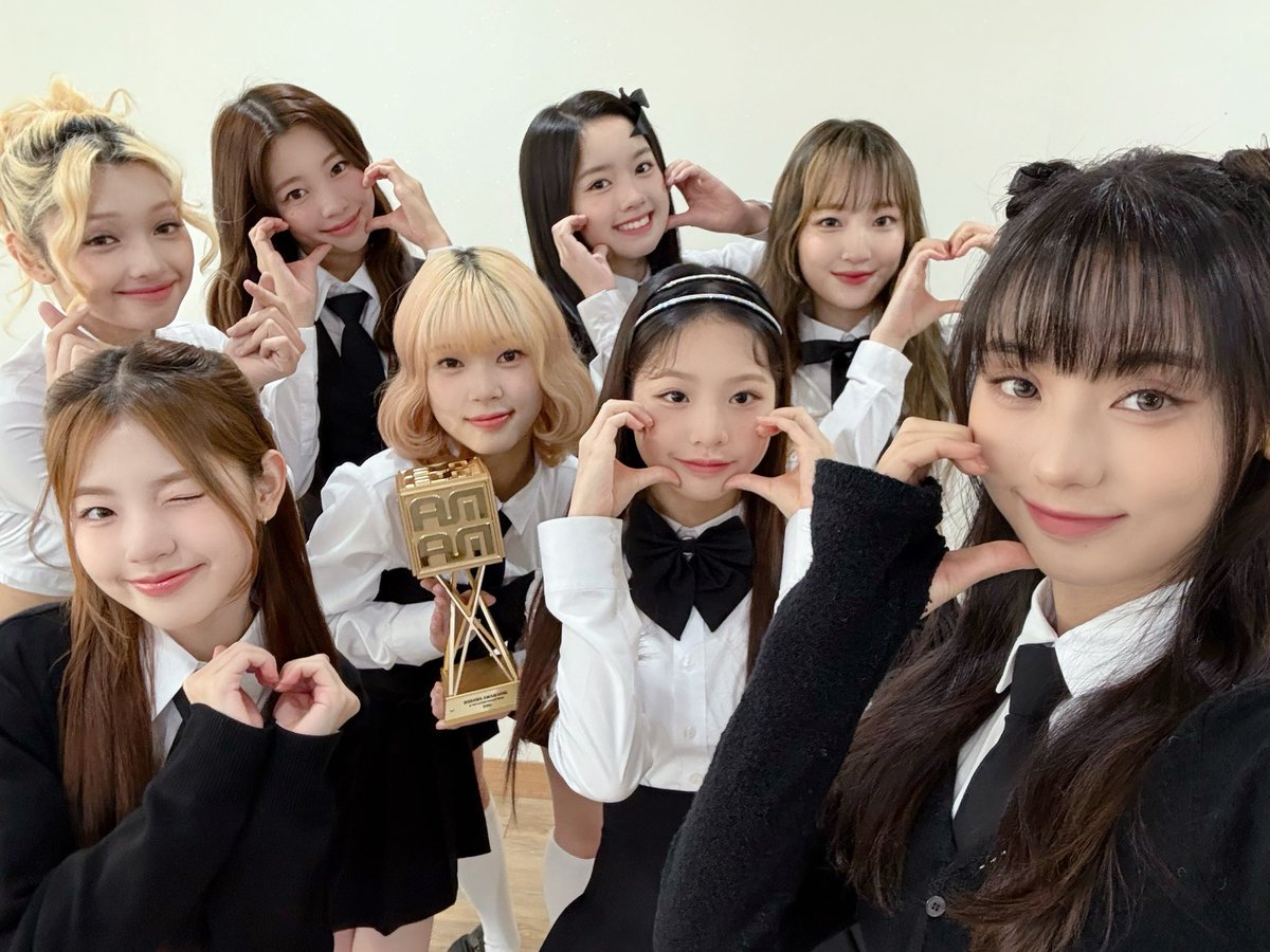 unisworldwide's tweet photo. UNIS has officially received the Fans' Choice Female Top 10 (Bonsang) trophy! It's so nice to see them holding such an iconic and prestigious award from the MAMA Awards. As a rookie group under a rookie company, achieving this milestone is truly remarkable and a testament to their hard work and talent.

This is a blessing and a proud moment for both UNIS and EverAfters. Thank you once again, EverAfters for your unwavering support and dedication 🙌

#UNIS #유니스