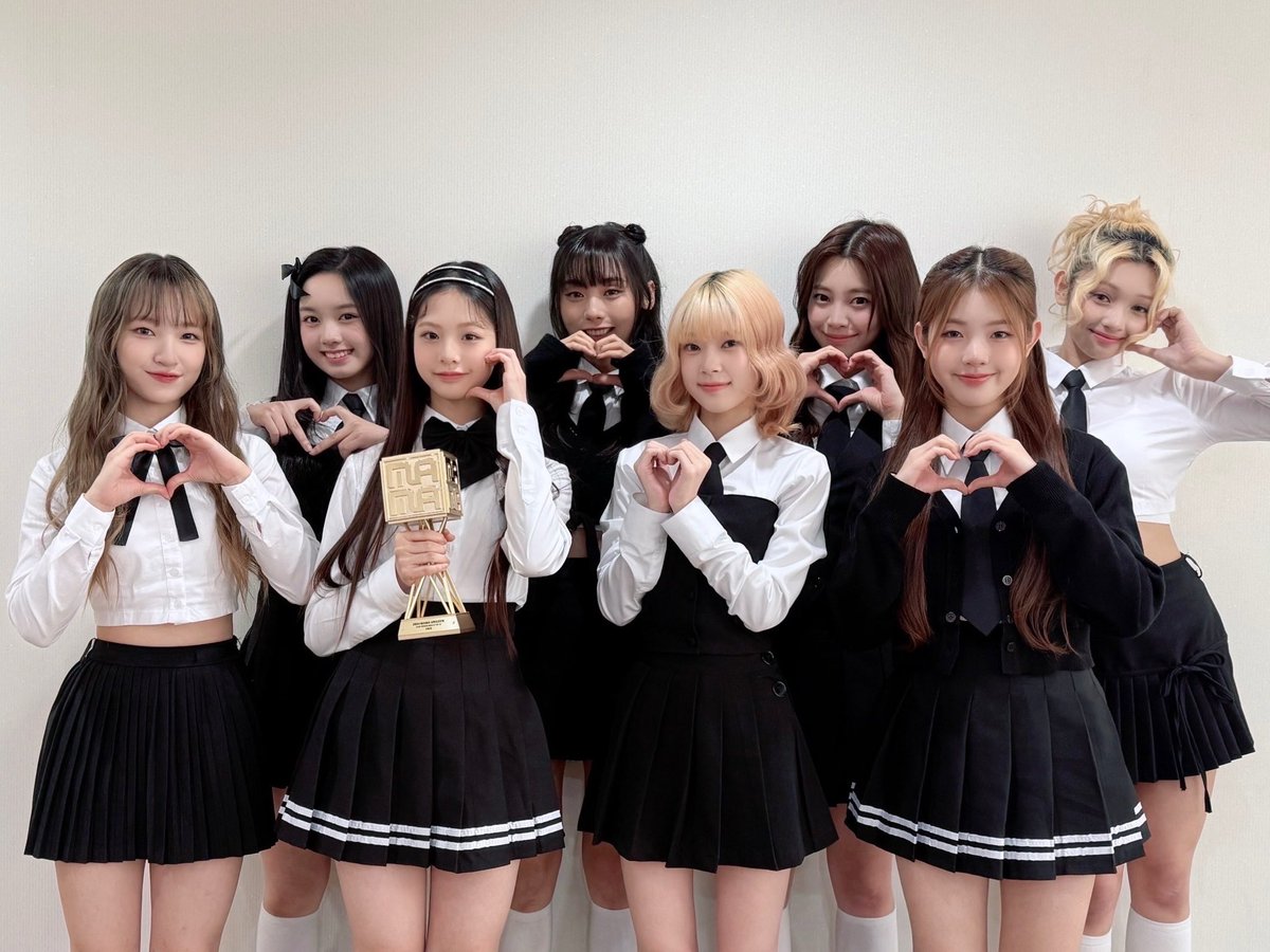 unisworldwide's tweet photo. UNIS has officially received the Fans' Choice Female Top 10 (Bonsang) trophy! It's so nice to see them holding such an iconic and prestigious award from the MAMA Awards. As a rookie group under a rookie company, achieving this milestone is truly remarkable and a testament to their hard work and talent.

This is a blessing and a proud moment for both UNIS and EverAfters. Thank you once again, EverAfters for your unwavering support and dedication 🙌

#UNIS #유니스