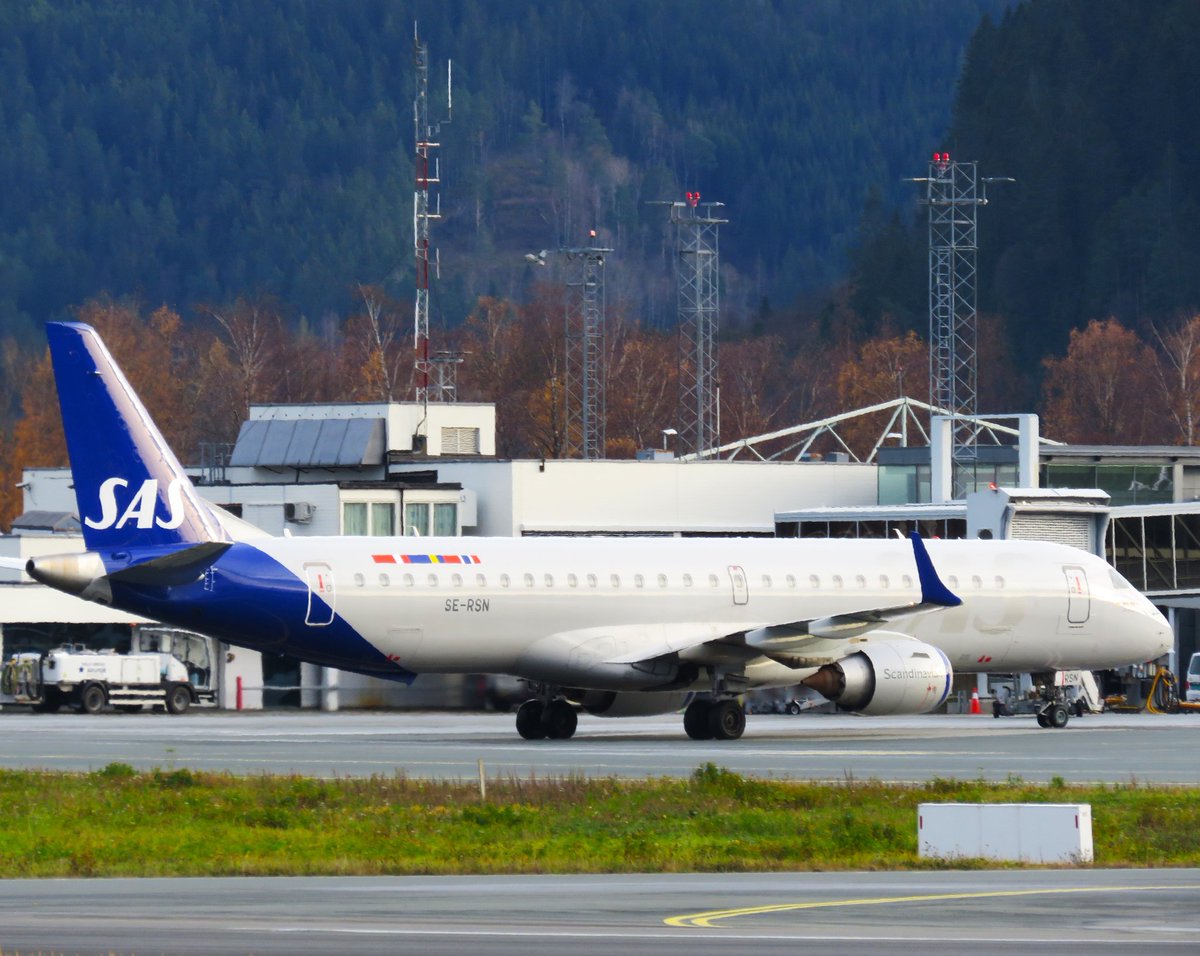 gyrfalk's tweet photo. SAS Link SE-RSN named "Lin Viking" arriving Trondheim Airport 24.10.2024. Embraer 195LR.
#SASLink #ERJ195LR https://t.co/zTwBzxSuqX