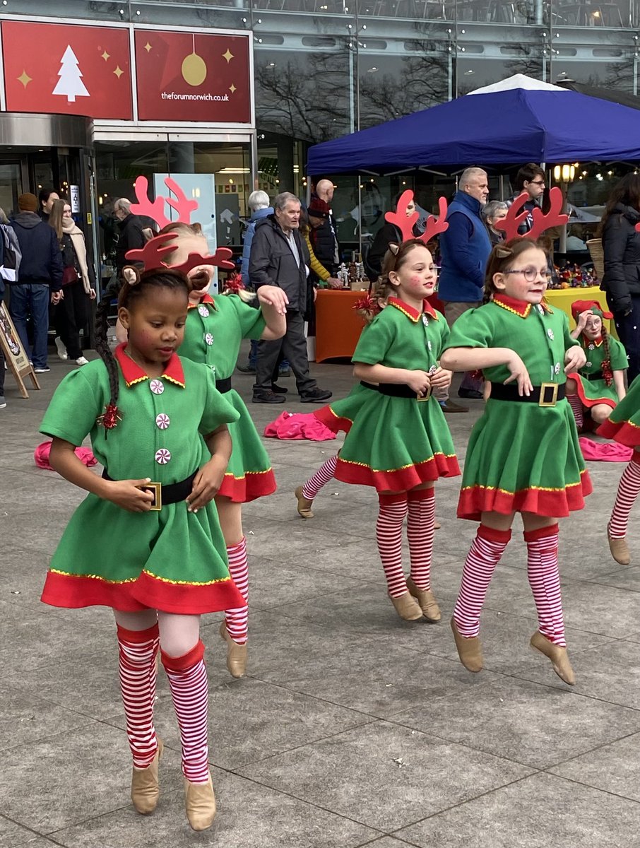 AtkinsCaro's tweet photo. Lots of family fun at the Festive Fair @TheForumNorwich today with elves, owls, donkeys &amp; more - oh, and loads of lovely arts &amp; crafts &amp; festive food &amp; drink stalls, of course! Open till 6pm Sat 30th &amp; from 10am to 4pm Sun 1st Dec, all welcome, entry free! https://t.co/ETReVYyCNQ