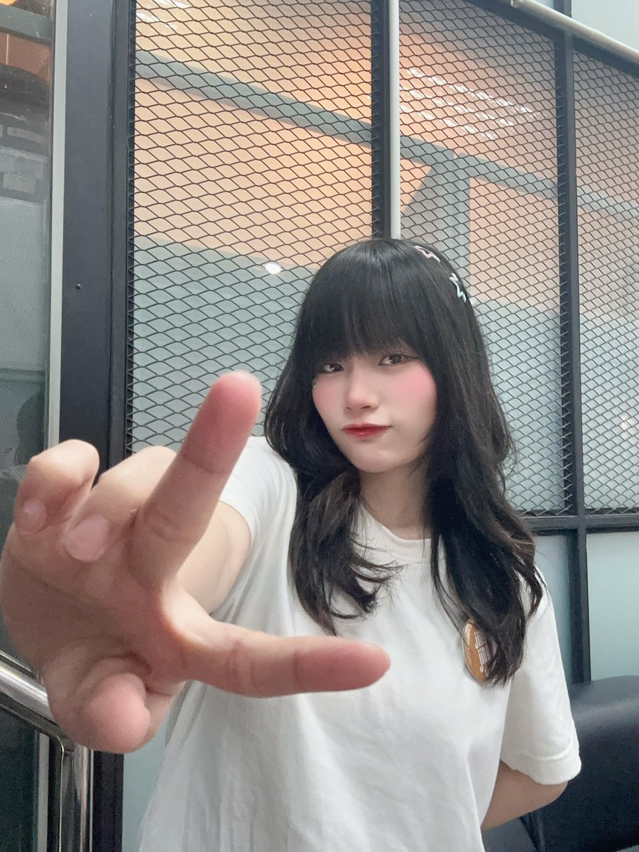 jinghatobito's tweet image. ไหนงานวันนี้เป็นไงบ้างง เพลงดีมากกชุดสวยดีทุกอย่างเลยไปฟังกันน levitation Hatobito ขอบคุณทุกคนที่มาหากันในงานวันนี้นะคะ เดินกลับบ้านกันปลอดภัยน้า happy ✨💎

#levitation #hatobitolevitation #jingjinghatobito #jingjinghatobitocandidate3rd #hatobito