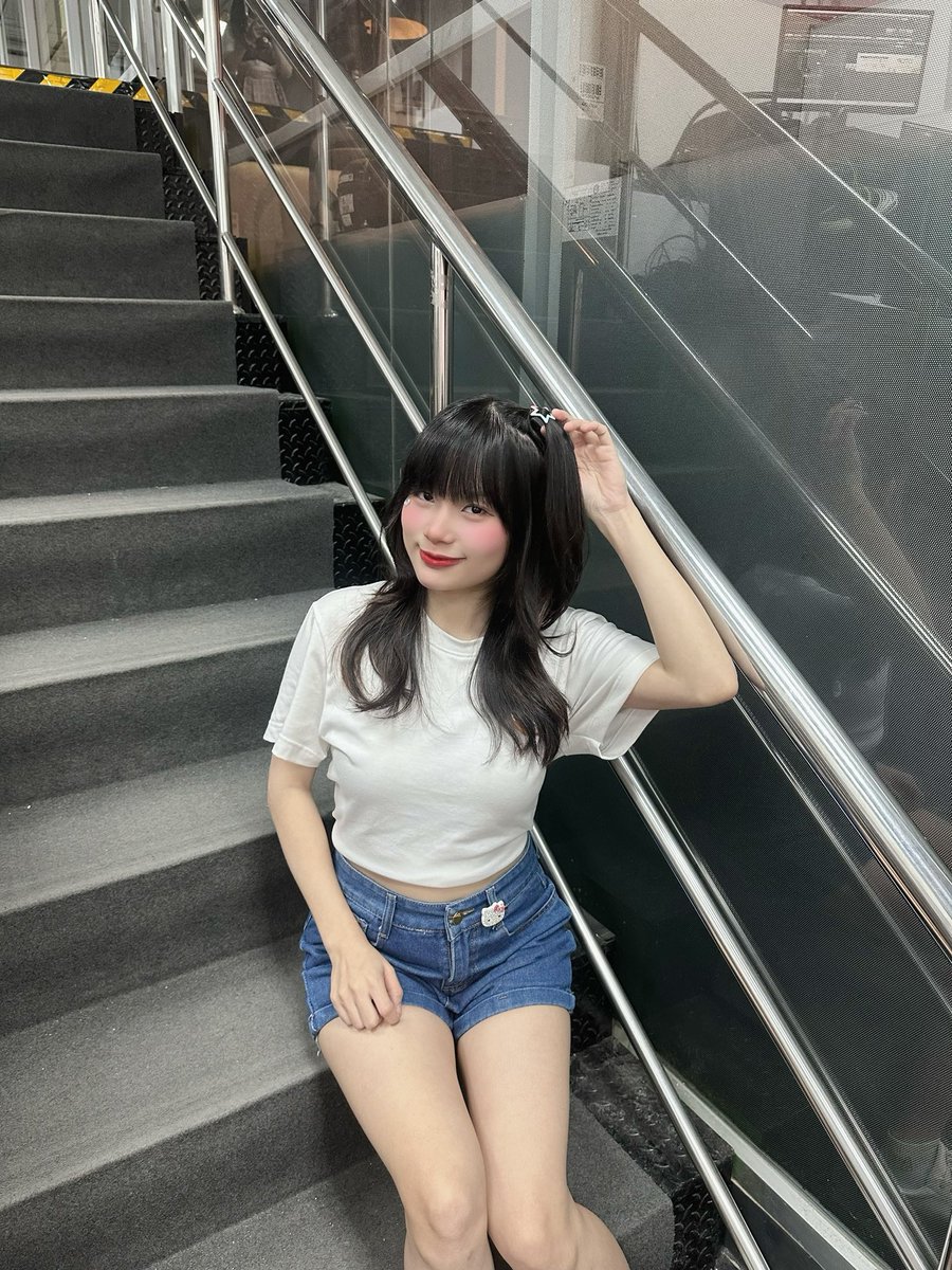 jinghatobito's tweet image. ไหนงานวันนี้เป็นไงบ้างง เพลงดีมากกชุดสวยดีทุกอย่างเลยไปฟังกันน levitation Hatobito ขอบคุณทุกคนที่มาหากันในงานวันนี้นะคะ เดินกลับบ้านกันปลอดภัยน้า happy ✨💎

#levitation #hatobitolevitation #jingjinghatobito #jingjinghatobitocandidate3rd #hatobito