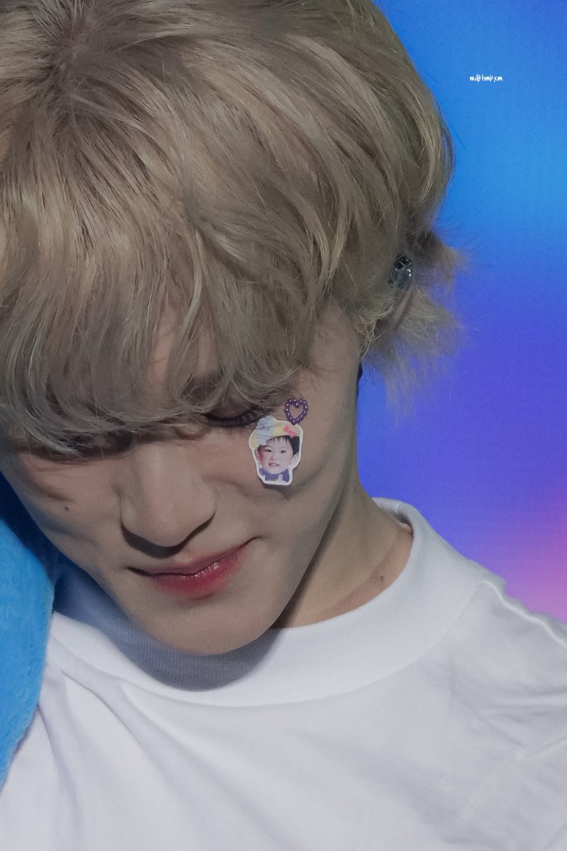 baby mark sticker on mark’s cheek🩵🥹