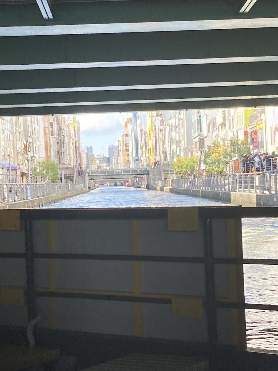 MLN_Language's tweet image. 自分の撮り方せいなんですが
なんか水彩画で描いたみたいな道頓堀川が撮れました🙂

It’s probably because the way I took the photo, I shoot it Dotonbori River like watercolor style🙂