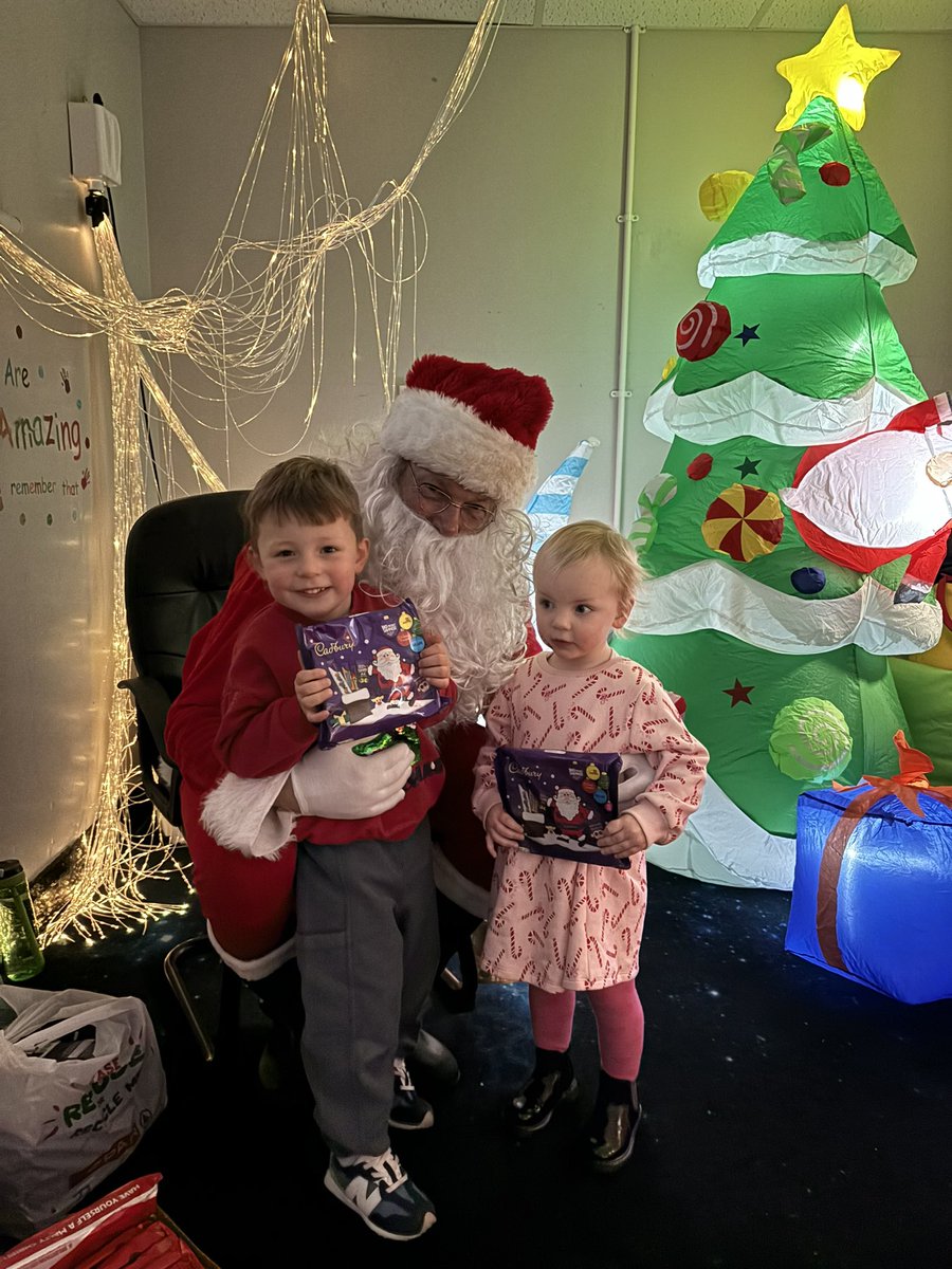 BPSMrsMac's tweet photo. Come alone to @beancrossELC and @BeancrossPS Christmas Fayre 🎅🏻🎁❤️🎉☃️❄️ open until 1pm! https://t.co/pKqmRBYoXY