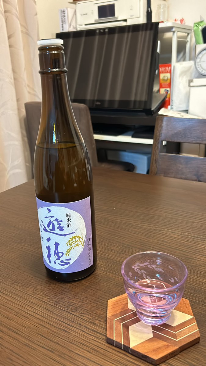 417_mskz's tweet photo. 【突然日本品評】遊穂純米酒
石川県羽咋市　御祖酒造
口に含んだ瞬間はピリッと、その後に米の甘みが口全体に広がる。香りも好み。
料理との相性良さそう。 https://t.co/SaLsE13KkN