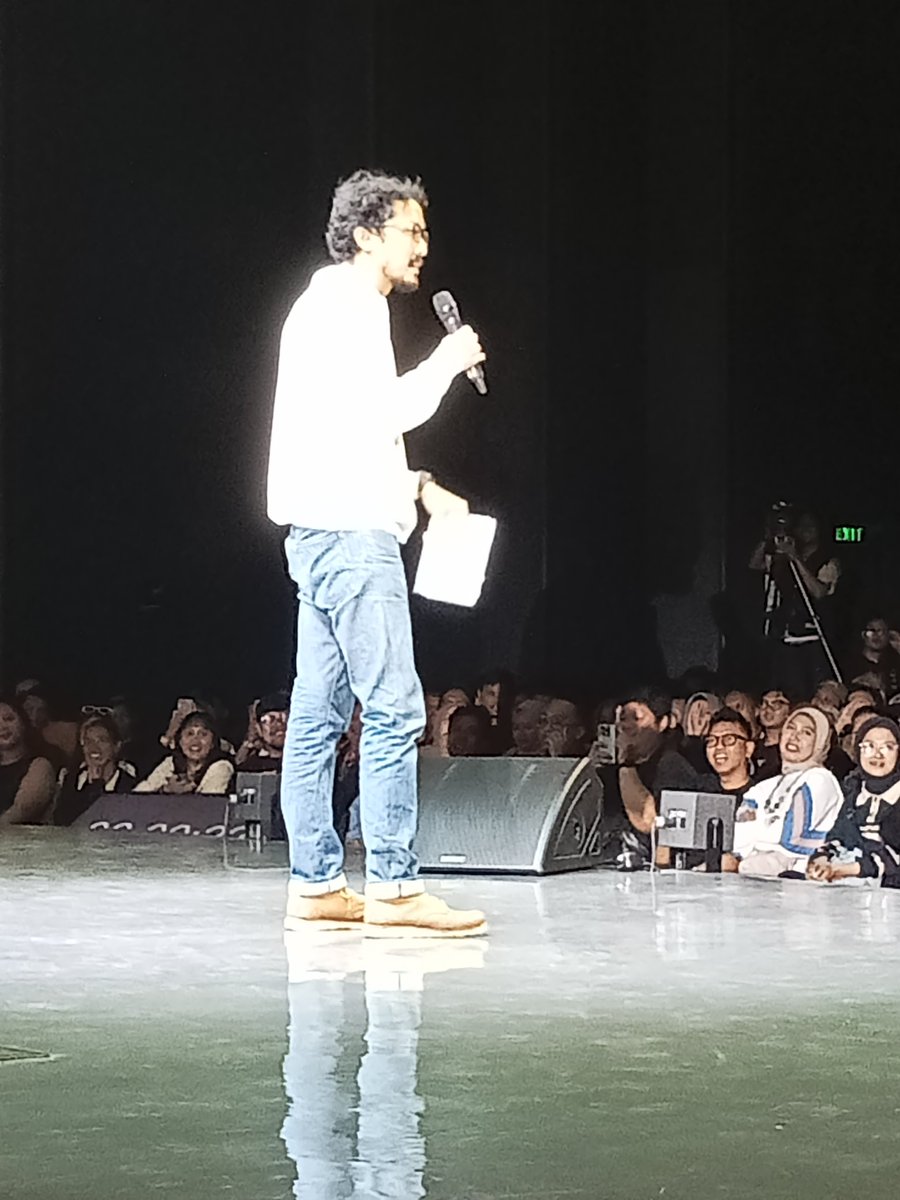 cinnamoncherry's tweet photo. Mulai! #sunxbdg @StandupIndoBdg @gilbhas https://t.co/r0mcU6vhjn