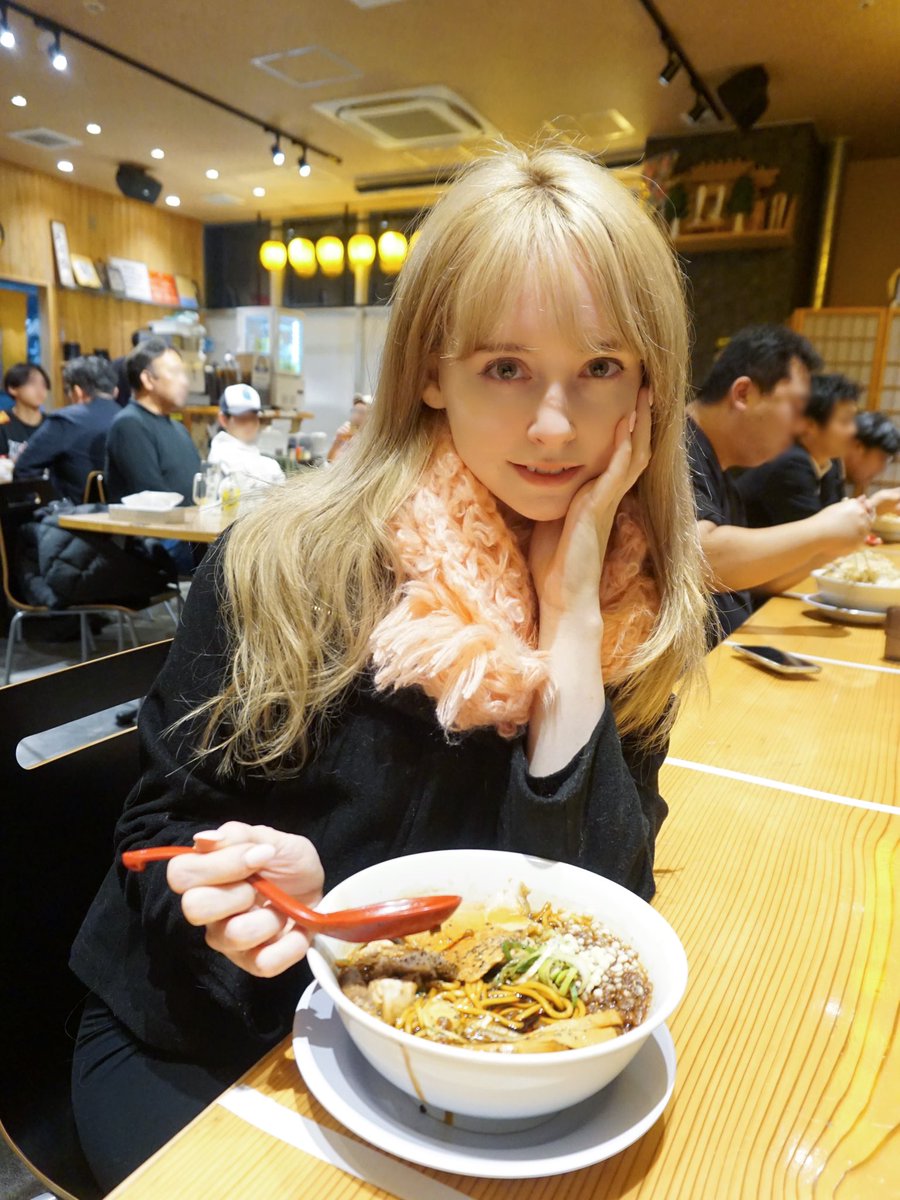 富山県でブラックラーメン食べてみた🍜

とても胡椒が効いていて美味しかったです！ https://t.co/uNFFUxQHi2