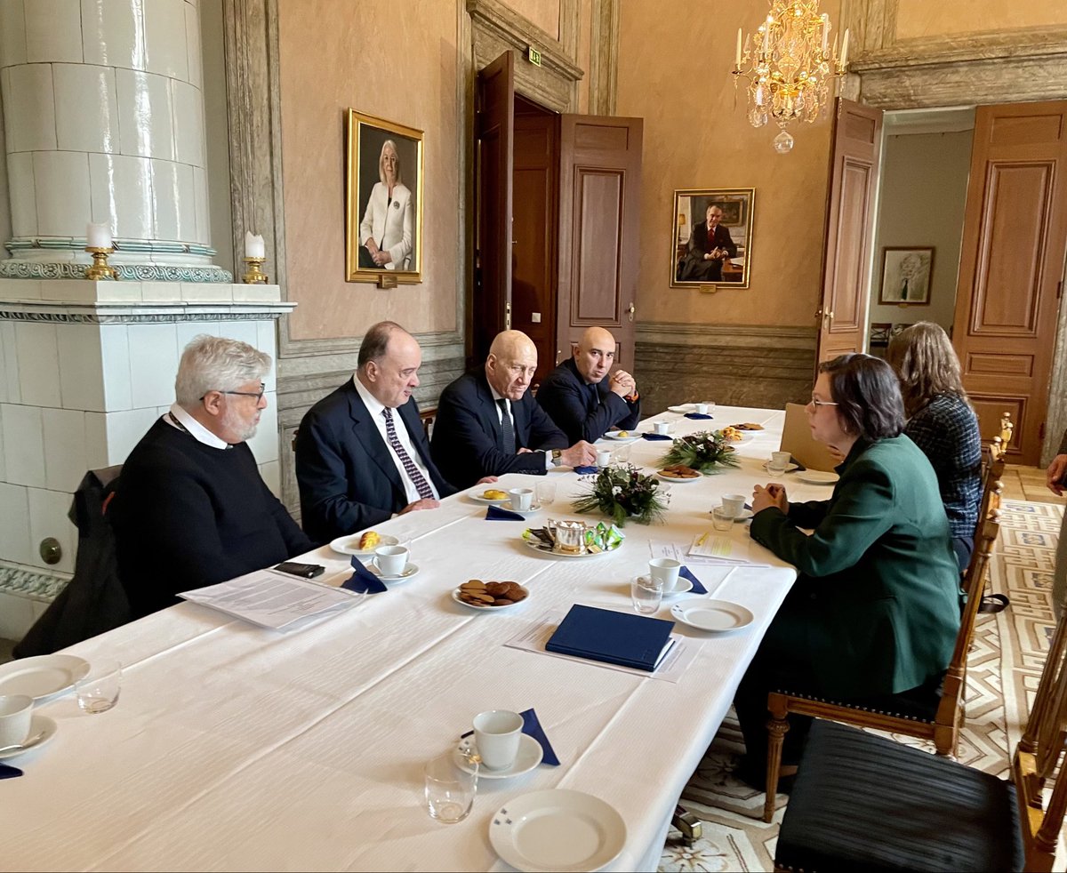 Viktigt samtal denna lördag med Israels fd premiärminister Ehud Olmert och Palestinas fd utrikesminister Nasser al-Kidwa, som tillsammans har presenterat ett initiativ för en tvåstatslösning. 

En tvåstatslösning är EU:s gemensamma position sedan Sveriges ordförandeskap 2009 och