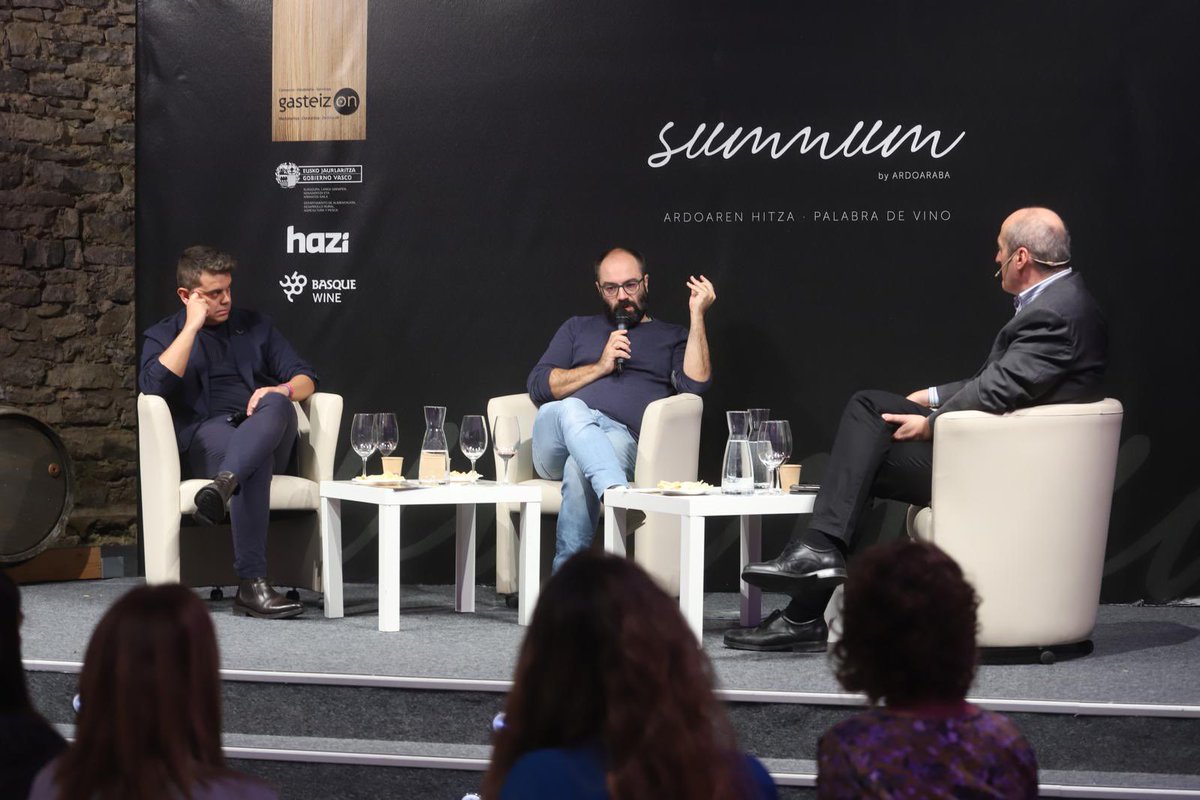 Ardoaraba's tweet image. La primera sesión de #Summum arranca con Tao Platón de Bodegas Bideona y con Pedro Ruiz Aragoneses de Bodegas Aiurri hablando de la viticultura actual y la del futuro.