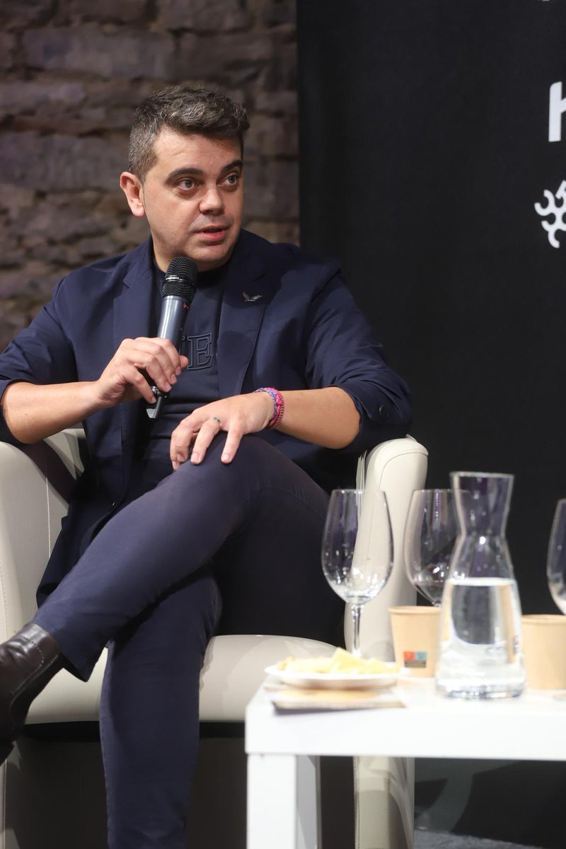 Ardoaraba's tweet image. La primera sesión de #Summum arranca con Tao Platón de Bodegas Bideona y con Pedro Ruiz Aragoneses de Bodegas Aiurri hablando de la viticultura actual y la del futuro.