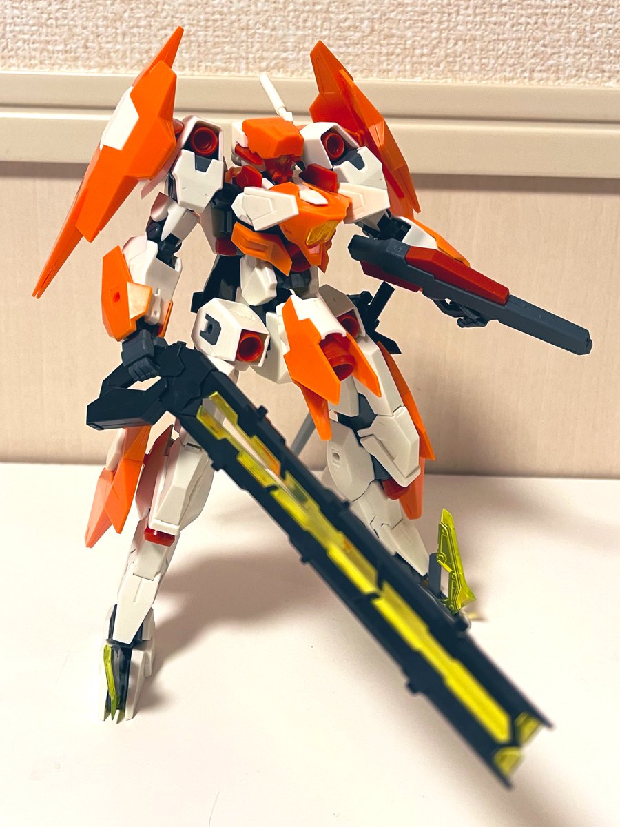 msqPH4I3wfNePwU's tweet photo. バーゼフルセット、最後の追加武装にガンレイピア。まんまハンドガンにレイピアが付くんだけど、武器のシルエットが細長いので、軽量機だと映えるね。
適当に組んでポーズなど。今回のセット、カトラスのバイザーに砲戦仕様のオデコが好みで良いわぁ。
#フレームアームズ #FRAMEARMS https://t.co/UQaS6ovD3x