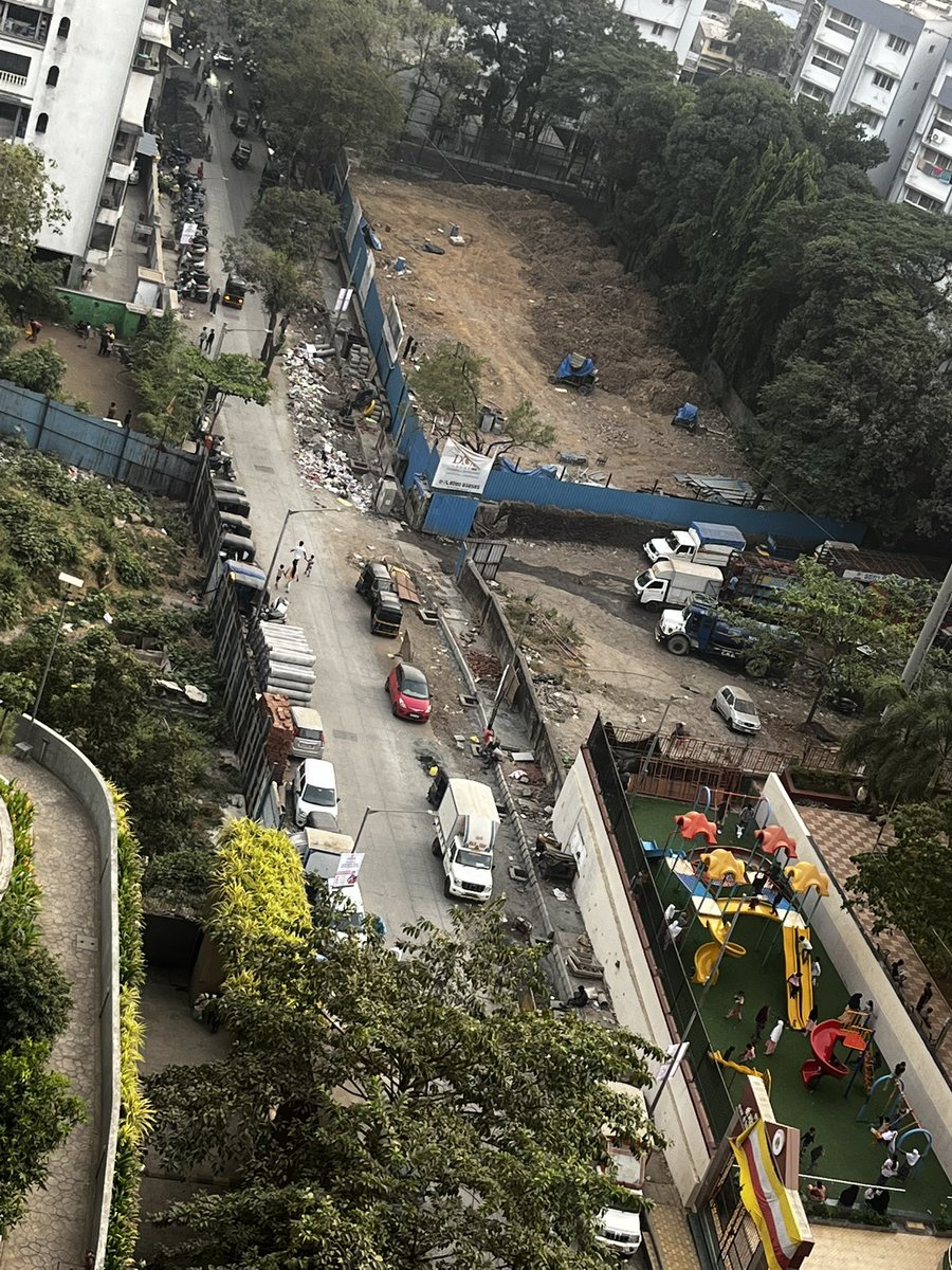 harshaddonde's tweet photo. @mybmcWardPN @mybmc @abpmajhatv unauthorised parking, road work, garbage dump making driving and walking impossible at pathawadi road outside ram niwas. Please help @VinodMishra4U https://t.co/0nIRRvilVF