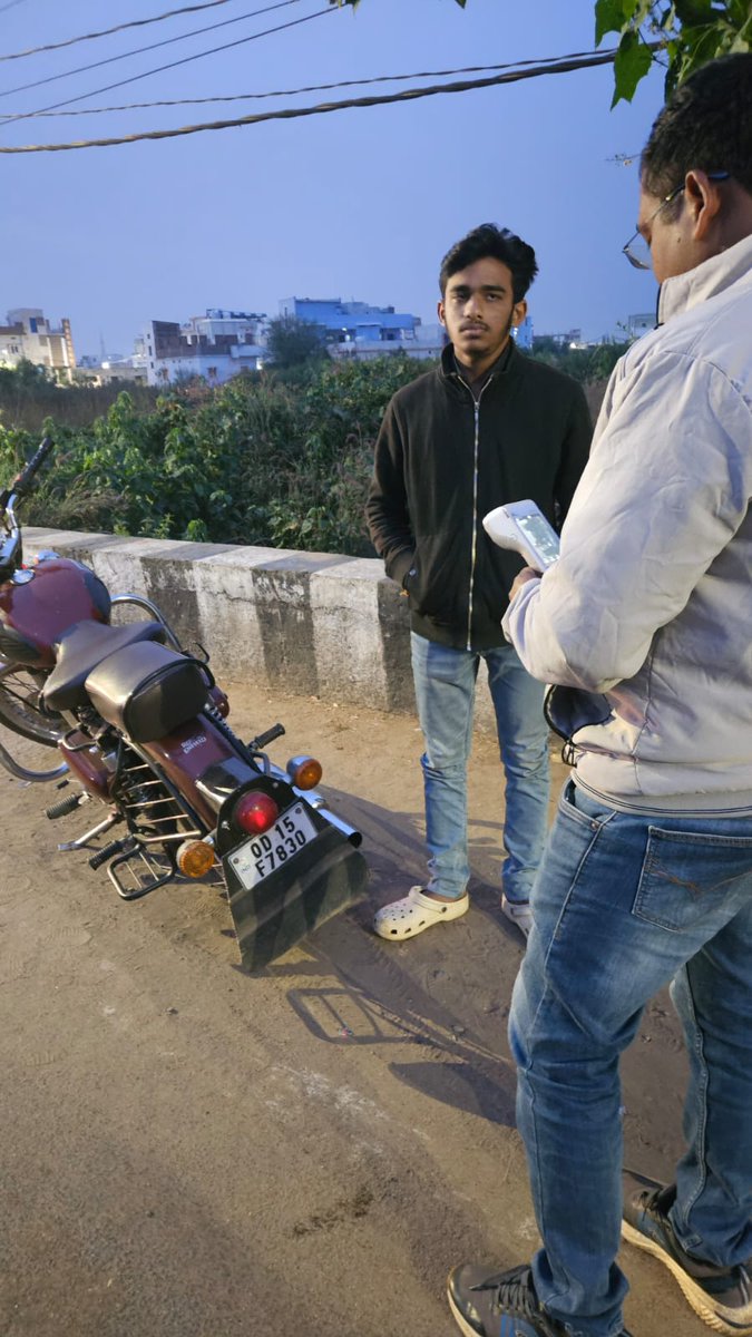 KalahandiRto's tweet photo. Today in enforcement drive modified exhaust pipes of  motor
Cycles are removed which are producing  abnormal  noise and issued  e challan  also. https://t.co/tJVmgD85W7