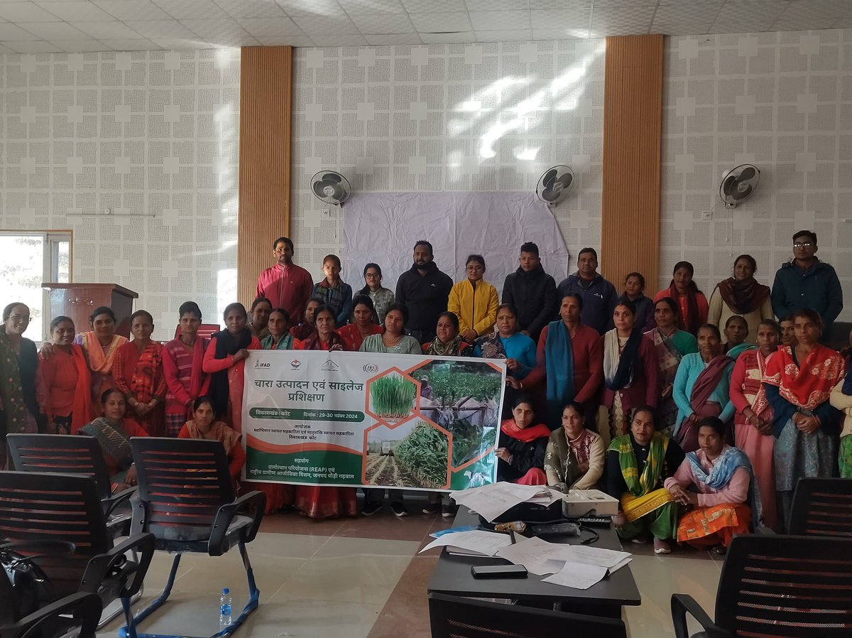 KotRduk's tweet photo. Today at block kot # two days fodder training # of dairy members # from both clfs# came to end. Various topics like fodder cultivation # vaccination # breeder fodder seeds# and insurance of dairy animals was discussed. Mayank sir # keerti mamand all reap staff was present. https://t.co/NXzUyAeFJS