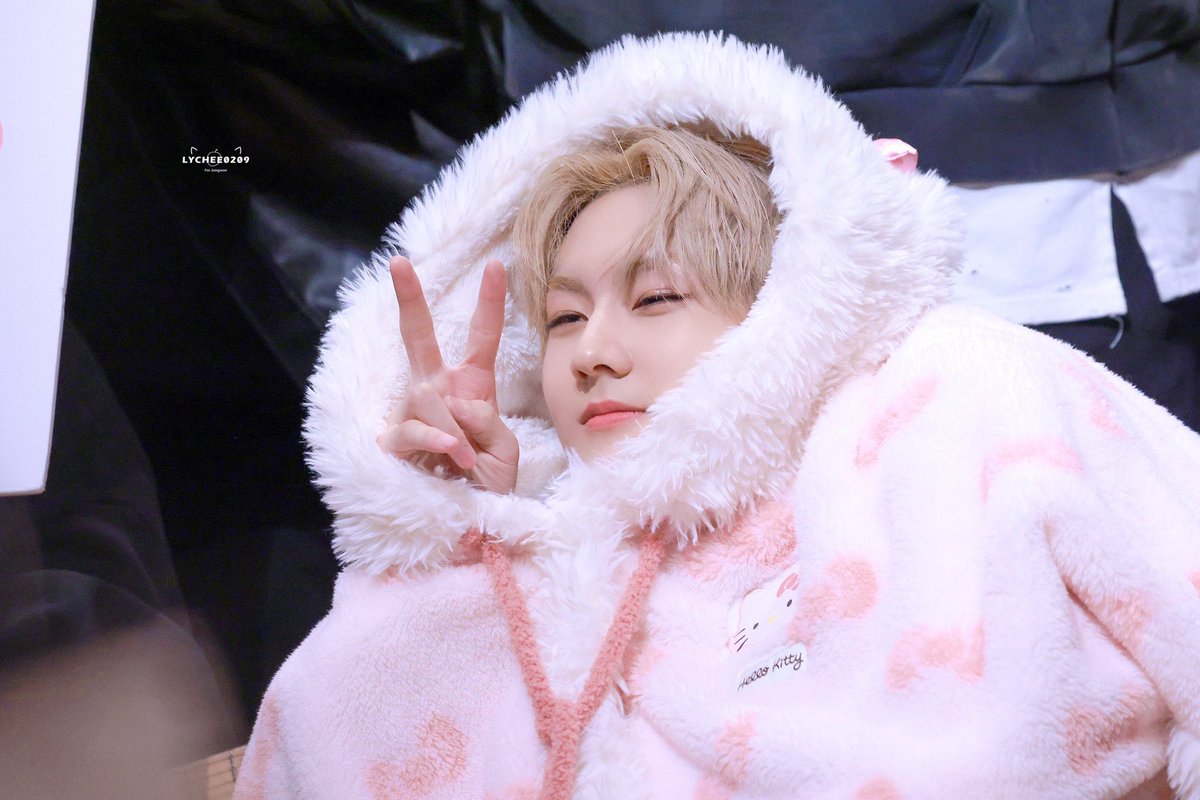 MrCatwon's tweet photo. me and jungwon in the hello kitty oodie cuddling together you don’t get it #CatThings https://t.co/PdbWHMnIN2