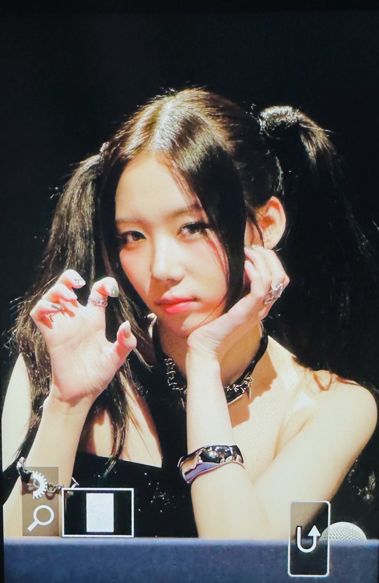 241130 🖤

#클라씨 #CLASSy #혜주 #HYEJU