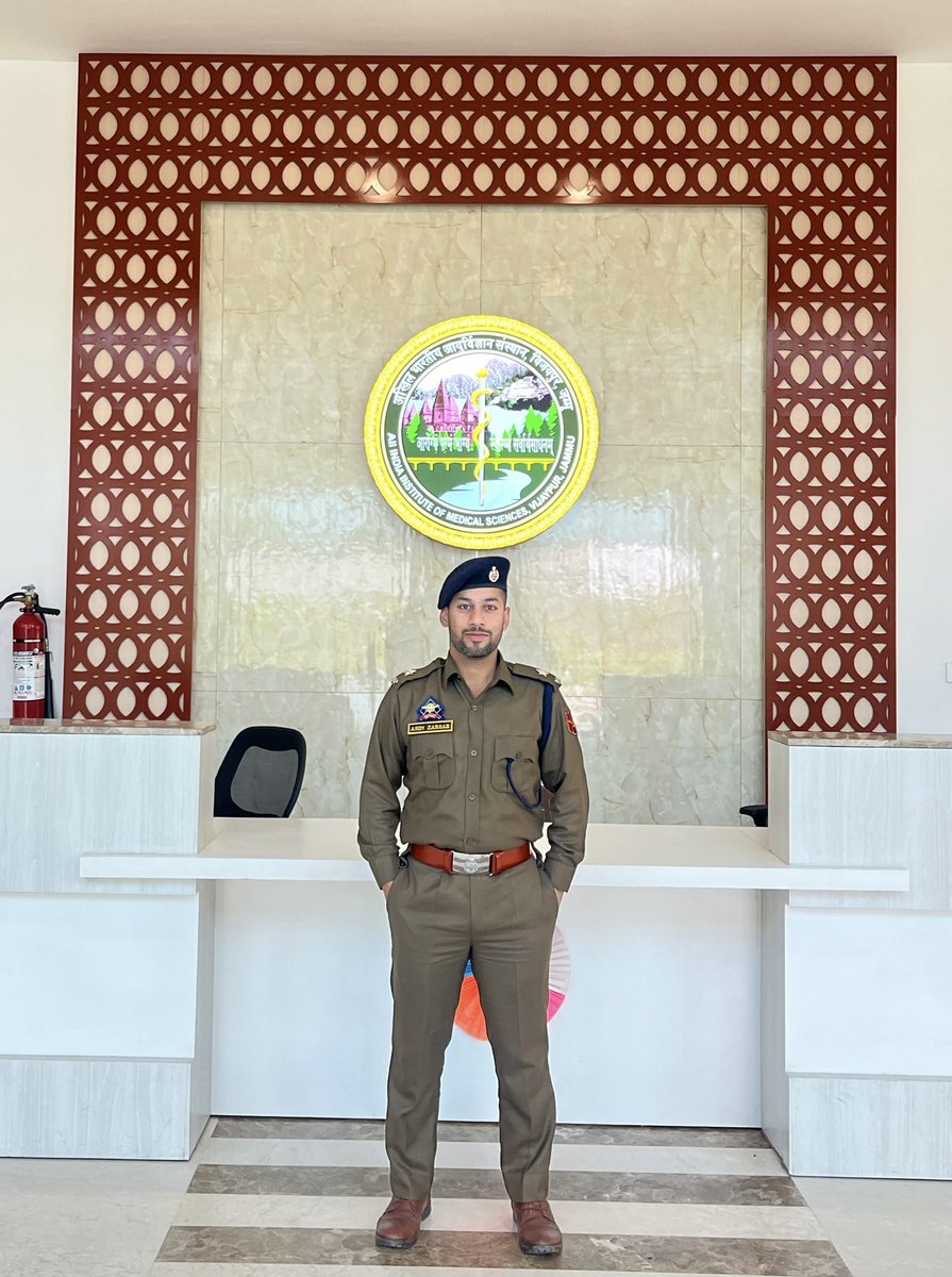 “Be someone’s strength. Be someone’s inspiration. Be someone’s reason to never give up”

#KPS <a href="/JmuKmrPolice/">J&K Police</a> #Policelife