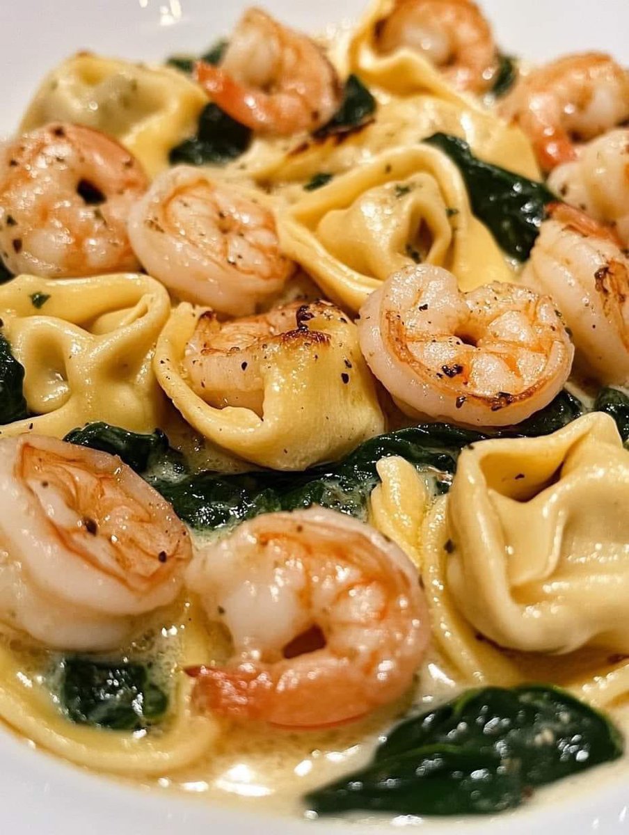 Creamy Shrimp Tortellini with Garlic Spinach Sauce 🧄 🍝 🍤