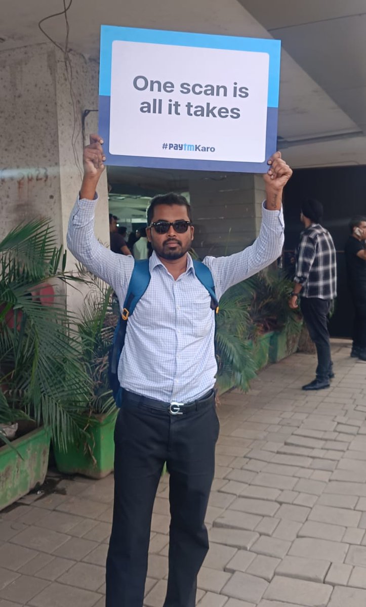 Paytm's tweet photo. Saw someone levitating today? Must be the vibe at @zomato's event 🎶 ‘One scan is all it takes’ to keep the good times rolling with #PaytmKaro

#DuaLipa https://t.co/FcsrvyOXeb