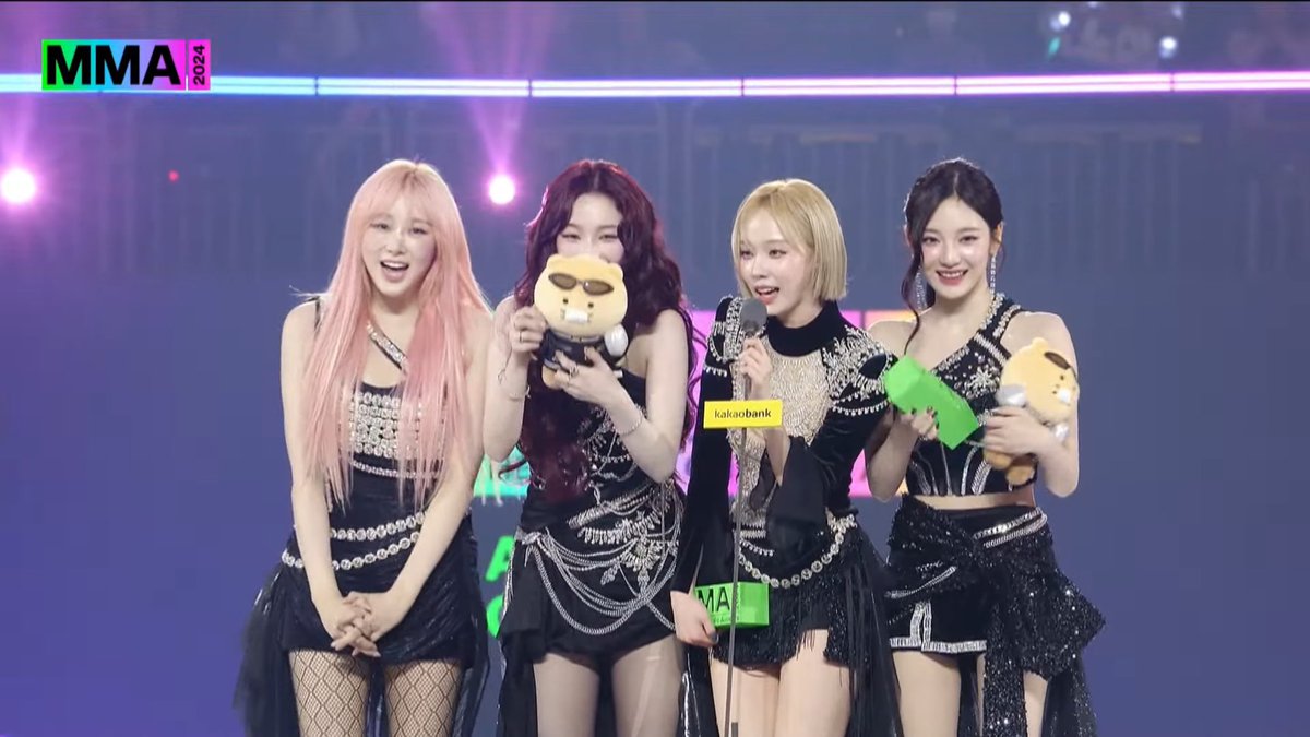 น้องเอสได้ไป7รางวัล แดซัง3แต่ไม่ร้องไห้สักแอะเพราะถือคติ Queen never cry ปะ555555555555