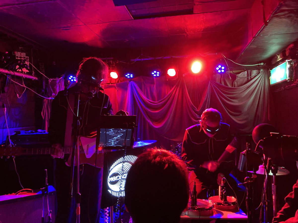 昨日のライブには、キングブラザーズの盟友、イギリス、バーミンガムからやって来た、ブラックミーコンも出たんだけど、5年ぶりに観たステージは、更に進化を遂げていて、ロックンロールしまくっていたぜ！！！！

カッコいいぜ！！ブラックミーコン！！！！