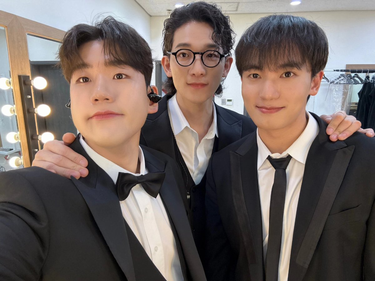 [#Forténa_Photo📷]

성큼 다가온 추위지만 포르테나의
따스한 목소리만 있다면 끄떡없죠💛

대구에서 만난 포랑이들 덕분에 폴둥이들 
몸과 마음도 사르르 녹아내렸답니다...☃️ 
부디 행복 가득한 시간이었길 바라요🥰

#Forténa #포르테나
#오스틴킴 #서영택 #김성현