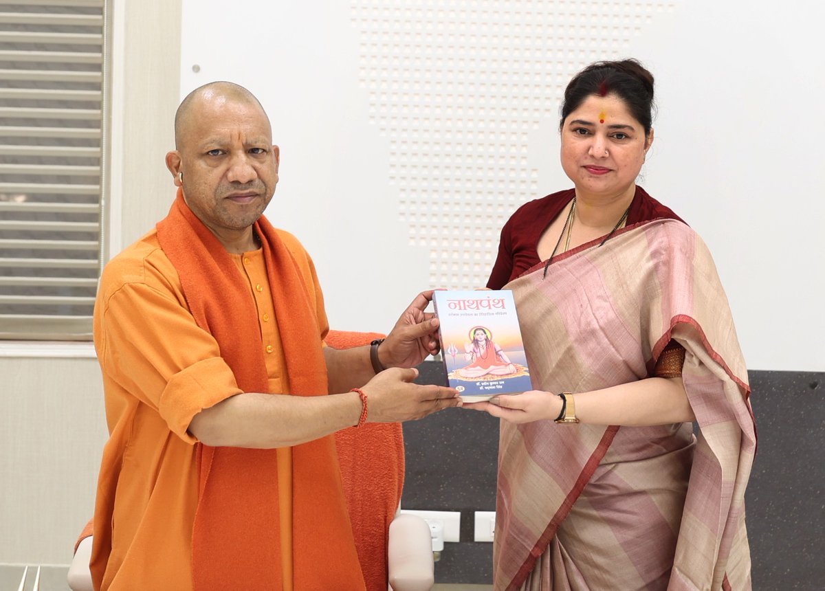 'नए उत्तर प्रदेश' के शिल्पकार, ओजस्वी वक्ता, प्रगतिशील उत्तर प्रदेश के यशस्वी मुख्यमंत्री परम आदरणीय श्री <a href="/myogiadityanath/">Yogi Adityanath</a> जी से मुख्यमंत्री आवास पर शिष्टाचार भेंटकर बाराबंकी के विकास एवं संगठन से जुड़े कई महत्वपूर्ण विषयों पर विस्तृत चर्चा की।

<a href="/idharampalsingh/">Dharampal Singh</a> <a href="/Bhupendraupbjp/">Bhupendra Singh Chaudhary</a>
