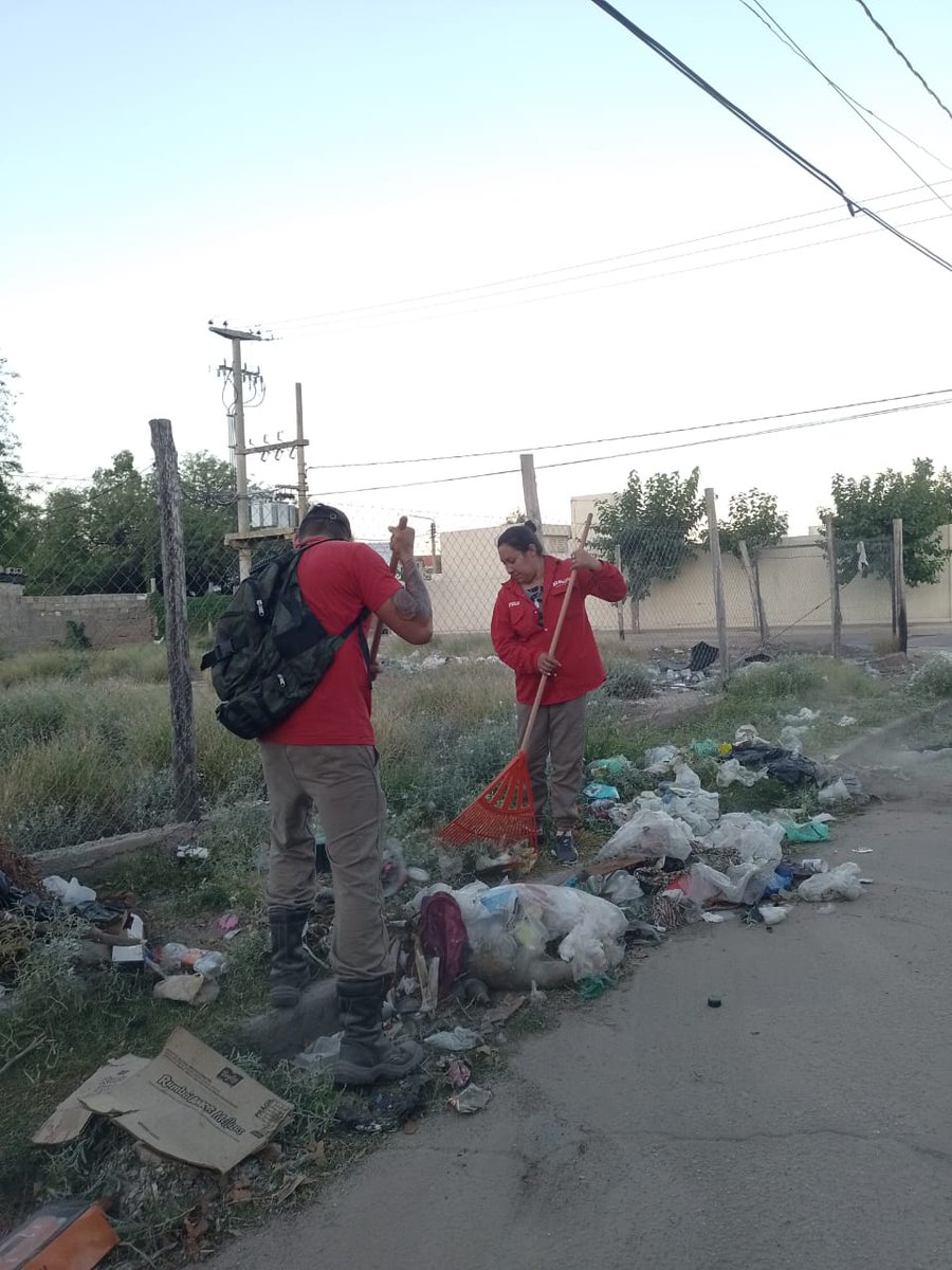 JorgeCeballoslr's tweet photo. 🚧👷‍♀️Durante esta semana, estuvimos llevando a cabo tareas de limpieza en las calles y peatonales del Barrio Hospital. Seguimos esforzándonos por construir un entorno más limpio y agradable para todos los vecinos. ¡Cuidemos la Ciudad!

@amolinalarioja https://t.co/l59y0lWVvO