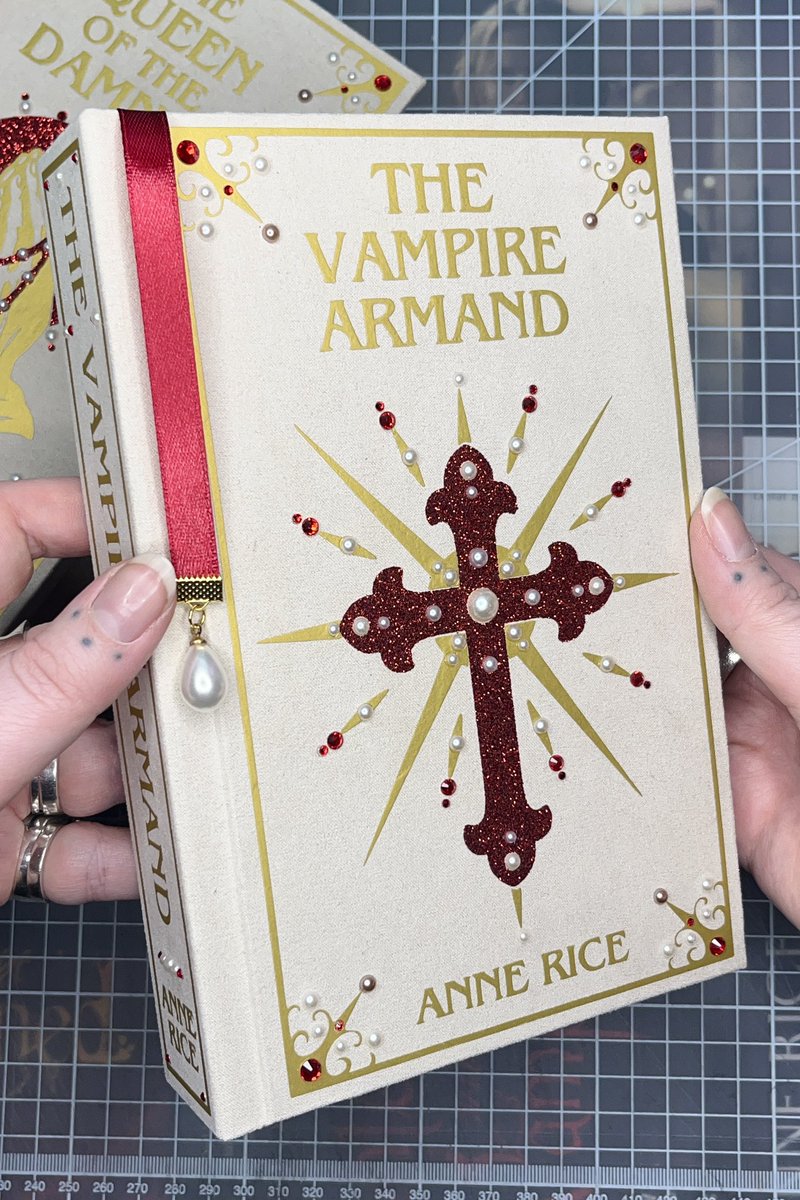 lepetitvamp's tweet photo. four horsemen of the apocalypse 🖤🥀🗡️ https://t.co/BvGveU5SKN