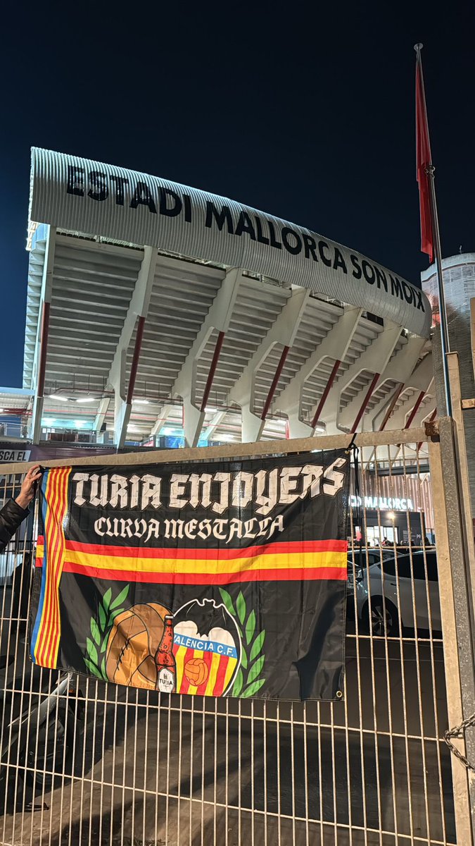 turiaenjoyers's tweet photo. Te seguimos allá donde vayas pese a las dificultades y resultados.

Agradecidos al mallorquinismo por sus muestras de cariño y solidaridad y el apoyo a nuestra incansable lucha. 

Por un futuro a la altura, sin Meriton.

Mallorca - Valencia
29/11/24

#LimOut @LaCurva_1919 https://t.co/n1fbBgcuJw