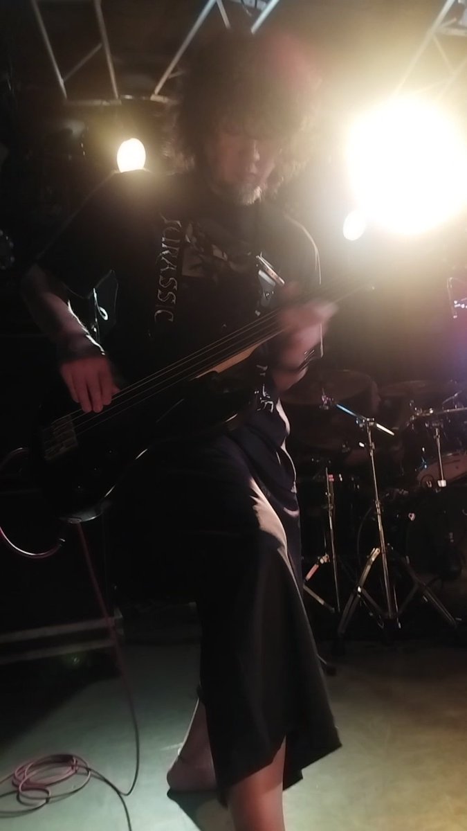 utikin's tweet photo. あべっち見てると「演奏に邪魔なフレット」ってマジなのかもって思ってしまう
#goofystyle https://t.co/sjZWU9crSw