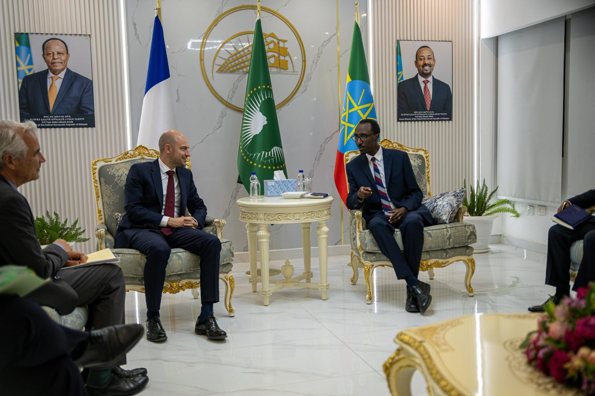 France Diplomatie 🇫🇷🇪🇺 (@francediplo) on Twitter photo #Ethiopie|Échanges entre <a href="/jnbarrot/">Jean-Noël Barrot</a> et <a href="/AbiyAhmedAli/">Abiy Ahmed Ali 🇪🇹</a>, & avec son homologue 🇪🇹 Gedion Timotheos autour du renforcement de nos liens : éducation, patrimoine, économie, ainsi que sur les nécessaires efforts pour la paix en Éthiopie et la région. #Ethiopie|Échanges entre <a href="/jnbarrot/">Jean-Noël Barrot</a> et <a href="/AbiyAhmedAli/">Abiy Ahmed Ali 🇪🇹</a>, & avec son homologue 🇪🇹 Gedion Timotheos autour du renforcement de nos liens : éducation, patrimoine, économie, ainsi que sur les nécessaires efforts pour la paix en Éthiopie et la région.