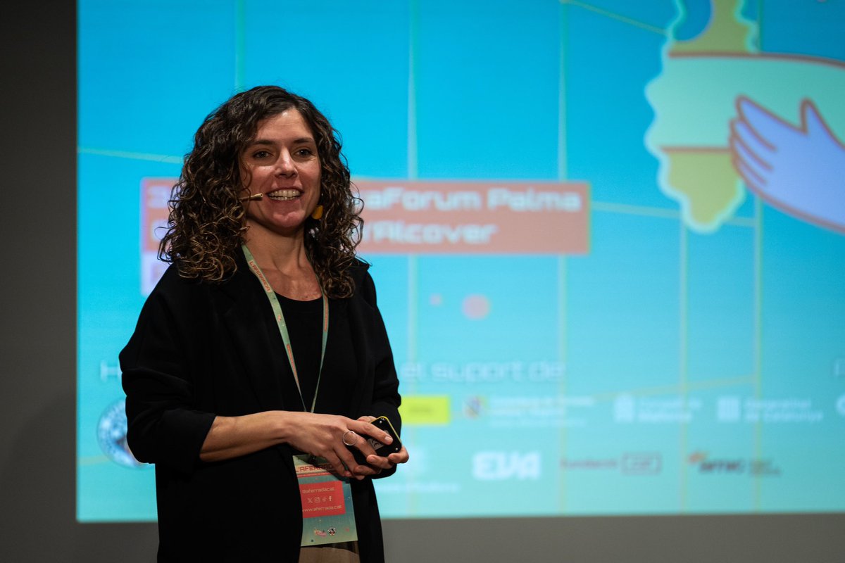 <a href="/ocbcat/">Obra Cultural Balear</a> <a href="/llabresfuster/">Antoni Llabrés Fuster</a> <a href="/tomeuriera81/">Tomeu Riera</a> <a href="/IEBalearics/">Institut d'Estudis Baleàrics</a> <a href="/joansansurgell/">Joan Sans Urgell</a> <a href="/GovernAndorra/">Govern d'Andorra</a> <a href="/VilaFx/">F. Xavier Vila</a> <a href="/gencat/">Generalitat de Catalunya</a> La IA és una eina molt útil, també per als creadors de contingut. Per això, <a href="/ARiVigueras/">ARi Vigueras</a>, especialista en l’ús estratègic d’eines de IA i xarxes socials per a la gestió de marques, ens ha explicat tècniques per comprendre-la i integrar-la al dia a dia dels creadors de contingut.