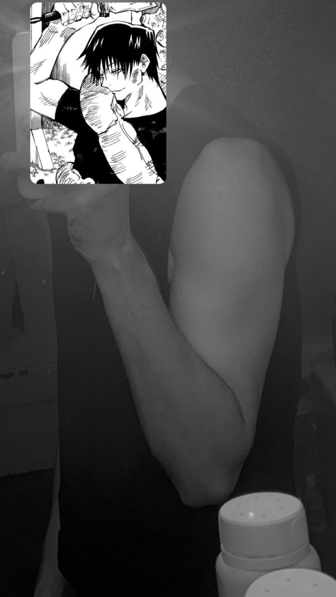 defnotvee's tweet photo. biceps progress july nd november lol https://t.co/3t1Dqmq0g4