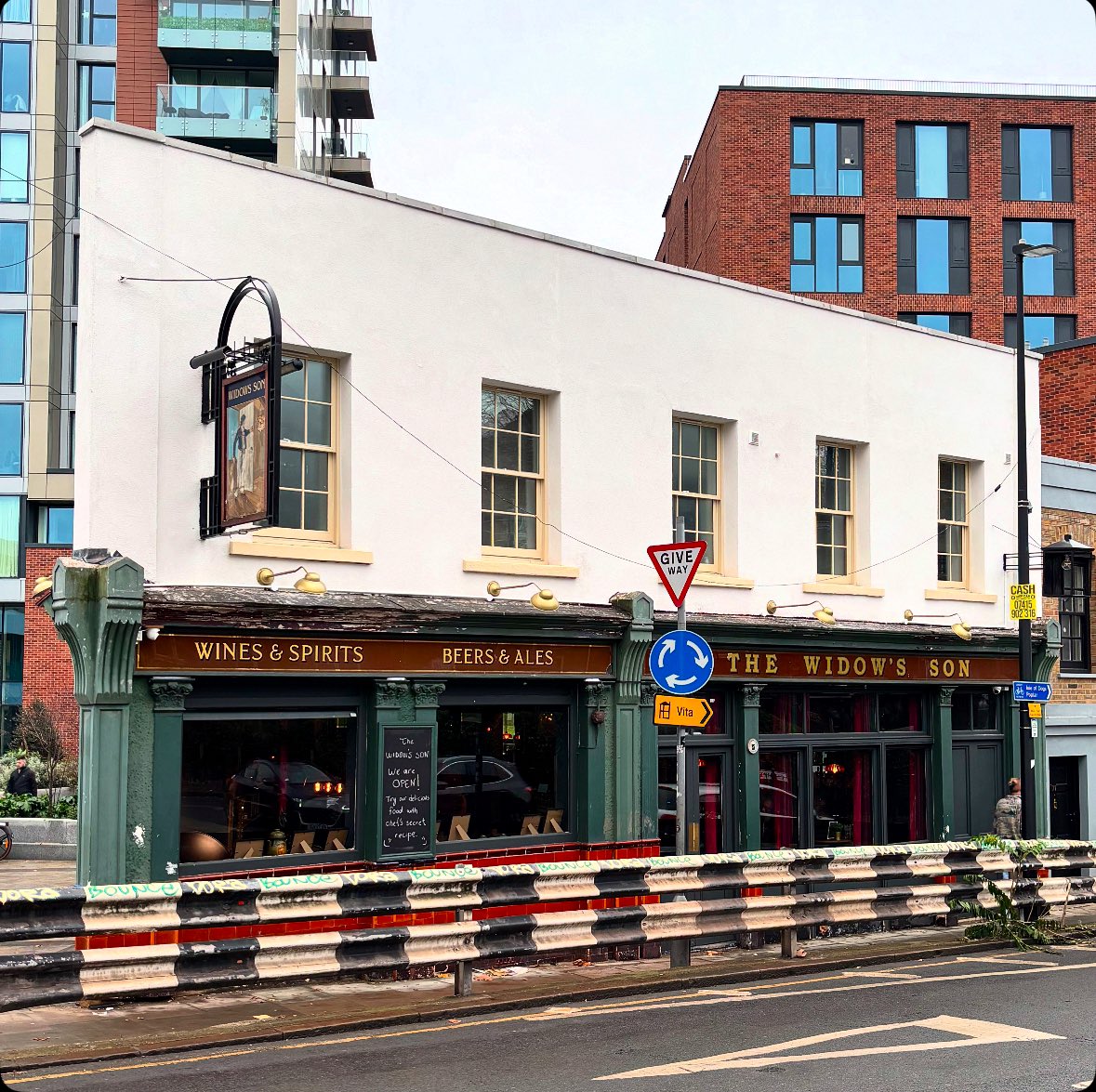 LondonPubMap's tweet photo. Next stop is The Bun House over in Bromley by Bow. Great to see it reopened but not quite the same.
#bow #pub #widowsson https://t.co/RhipyyQhMu