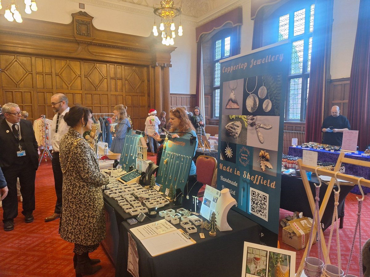 asmith_journo's tweet photo. It's been a lovely morning at #SheffieldTownHall with Lord Mayor @JaynePDunn, attending @RoundaboutSheff's Christmas Market, where they are raising money for the #SouthYorks local youth homeless charity.
#Sheffield #roundabout #EndYouthHomelessness
#Christmas #Christmas2024 https://t.co/GG0QaPWl9R