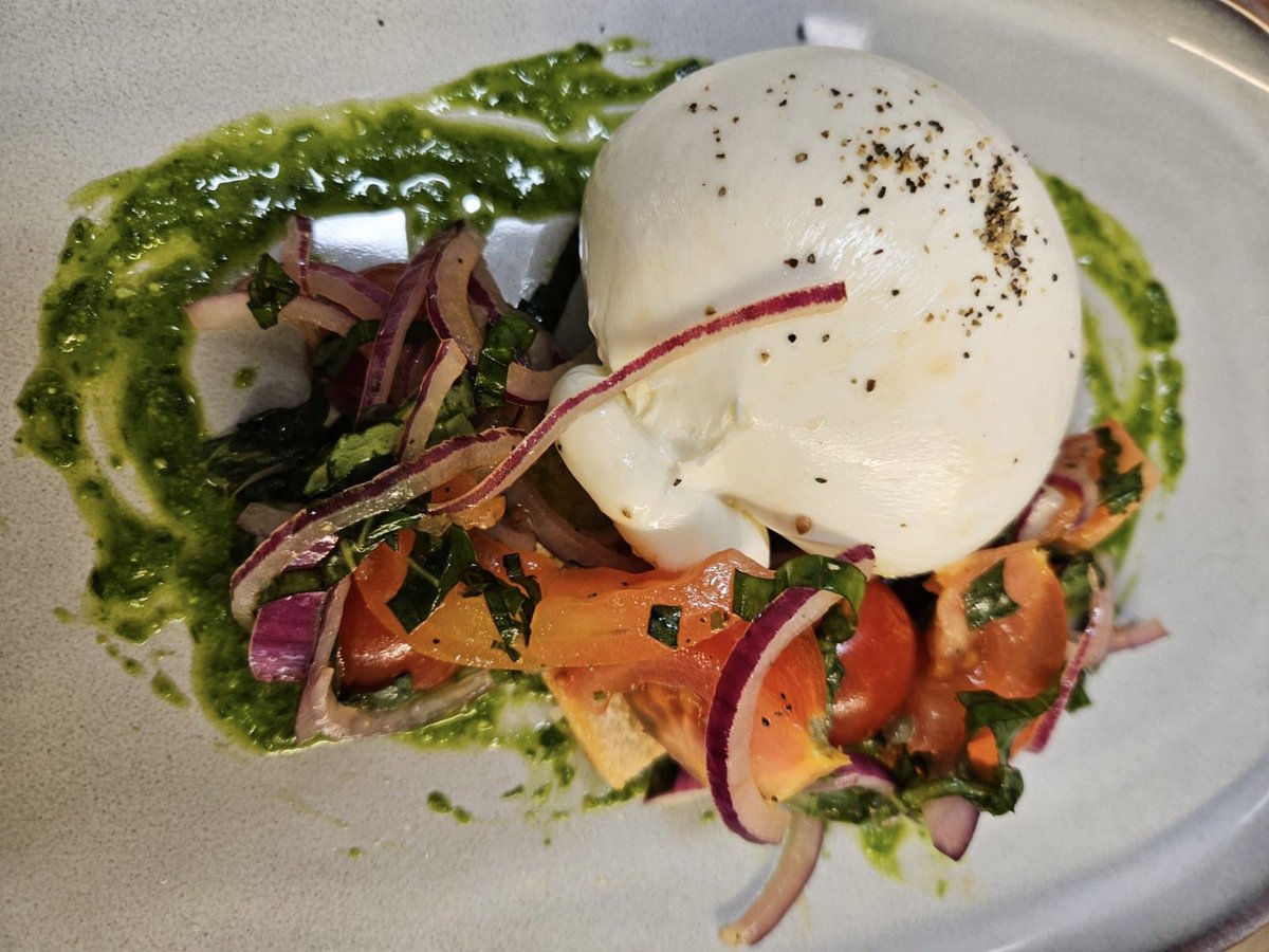 ChefSamltd's tweet photo. Lovely summer starter, tomatoes and Burrata.
#chefsam #foodie #foodlover #colourful #summer #takemeback #cateringservice #Delicious https://t.co/wyWvtapNq0