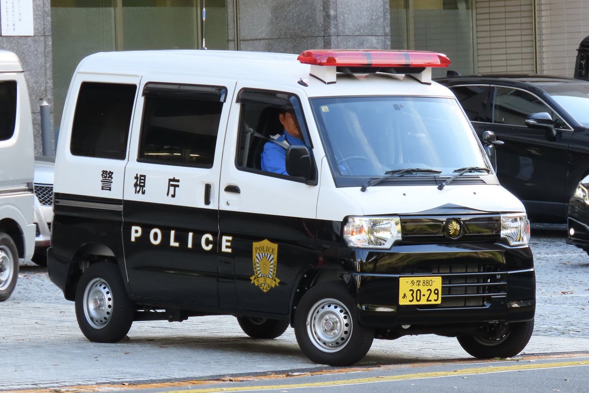 toripato's tweet photo. 警視庁　多摩中央警察署　交通課
三菱　ミニキャブ　ミニパト

多摩中央署はミニパトが多い印象です。自転車の罰則も強化されたので、しっかり取り締まってほしいですね。 https://t.co/ty5SX6ZTfb