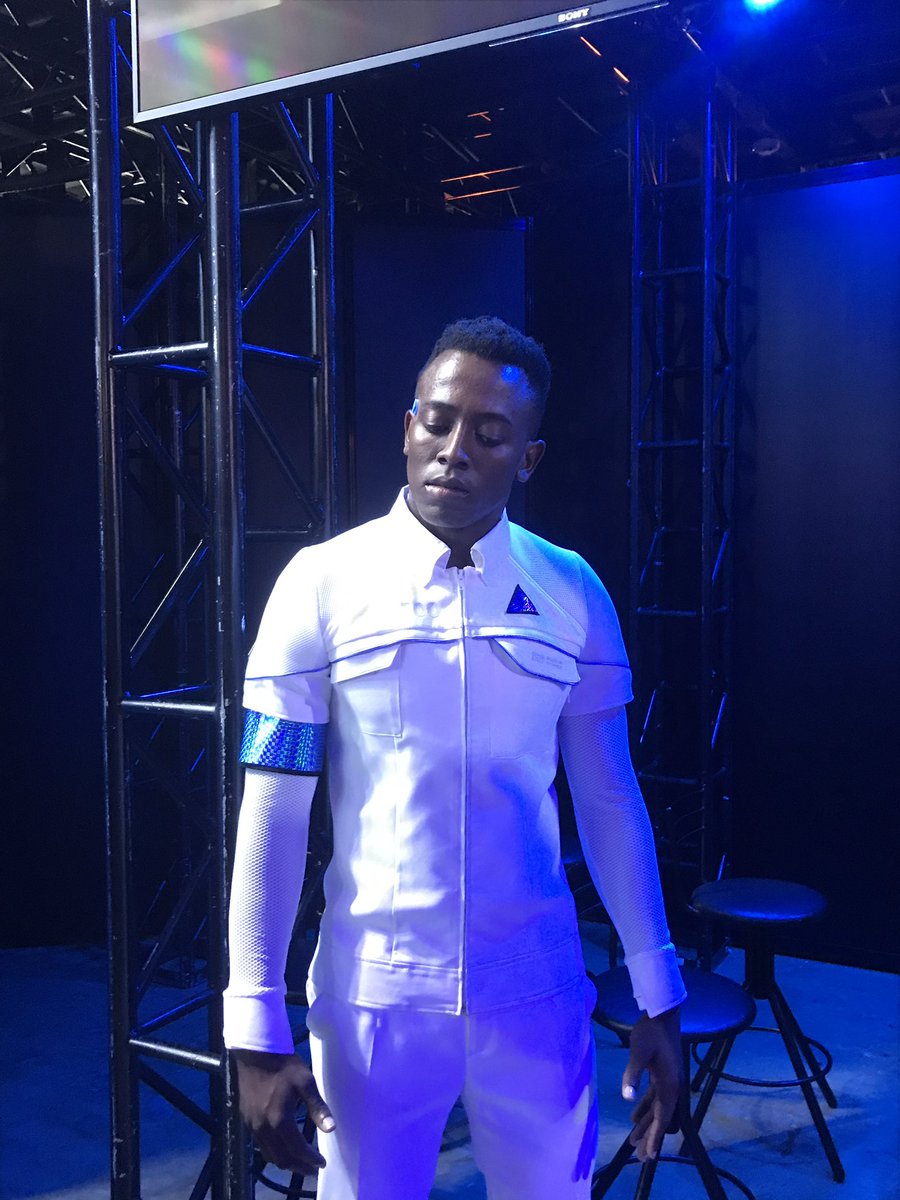 생각해보니 나는 17년도에 일본 출장으로 플스 게임쇼를 갔었단 말이지.. ? 근데 그때 디비휴가 있었고…
나는 심지어 신기해히며 사진까지 찍었다……
첫번째 사진에도 대문짝하게 코너가 보인다고..^^..